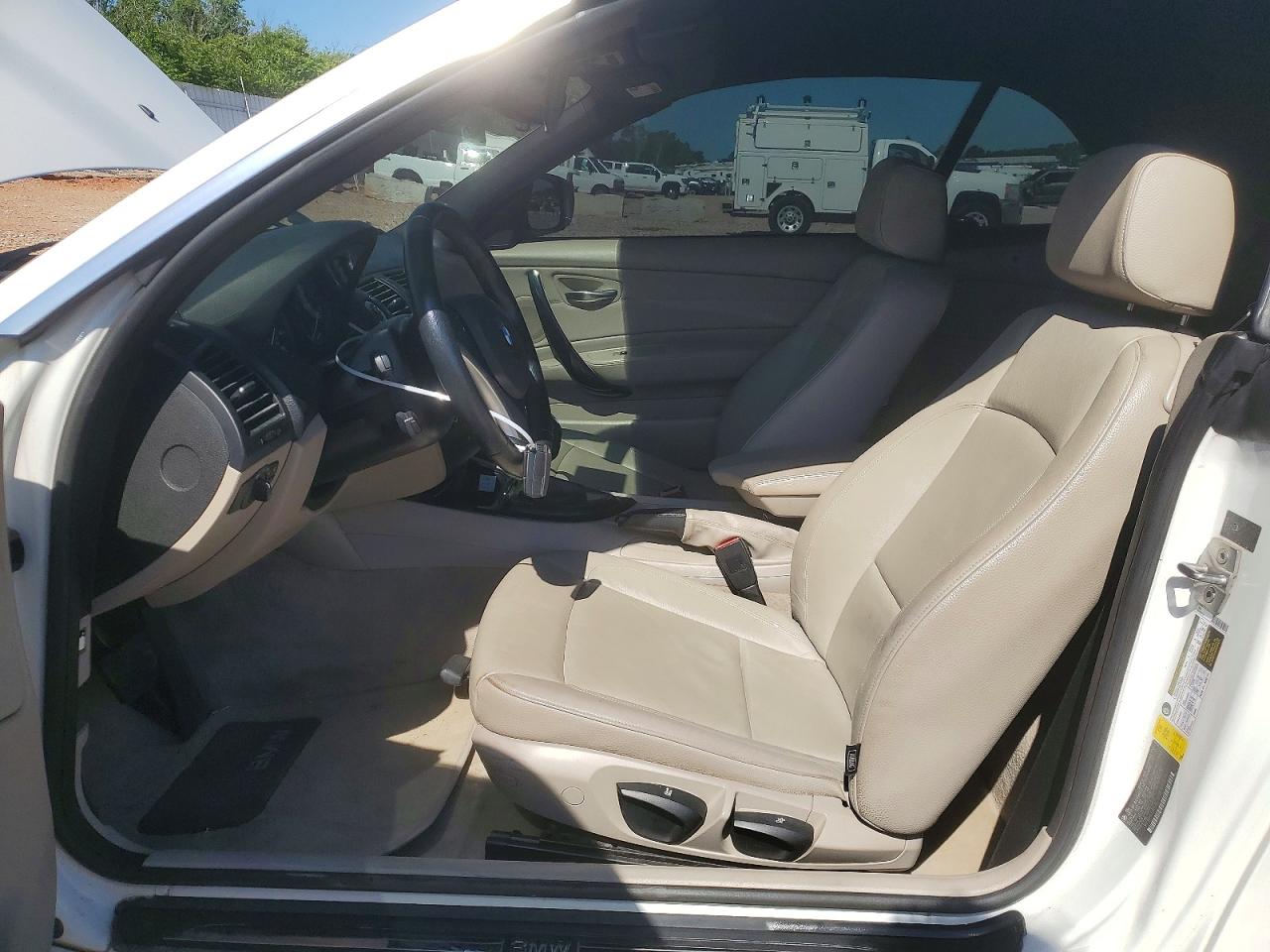 2011 Bmw 128 I Белый vin: WBAUN1C53BVH83417