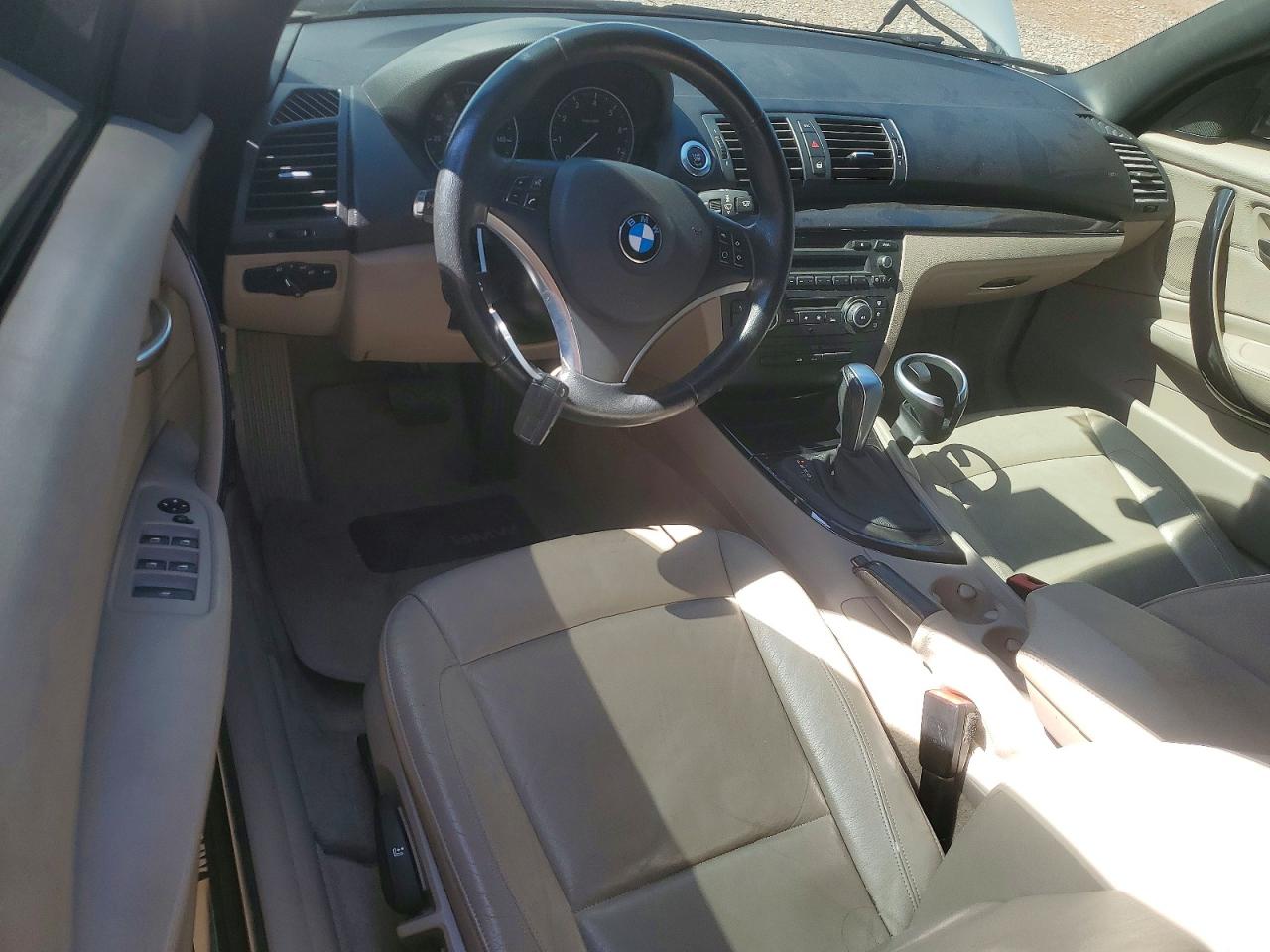 2011 Bmw 128 I Белый vin: WBAUN1C53BVH83417