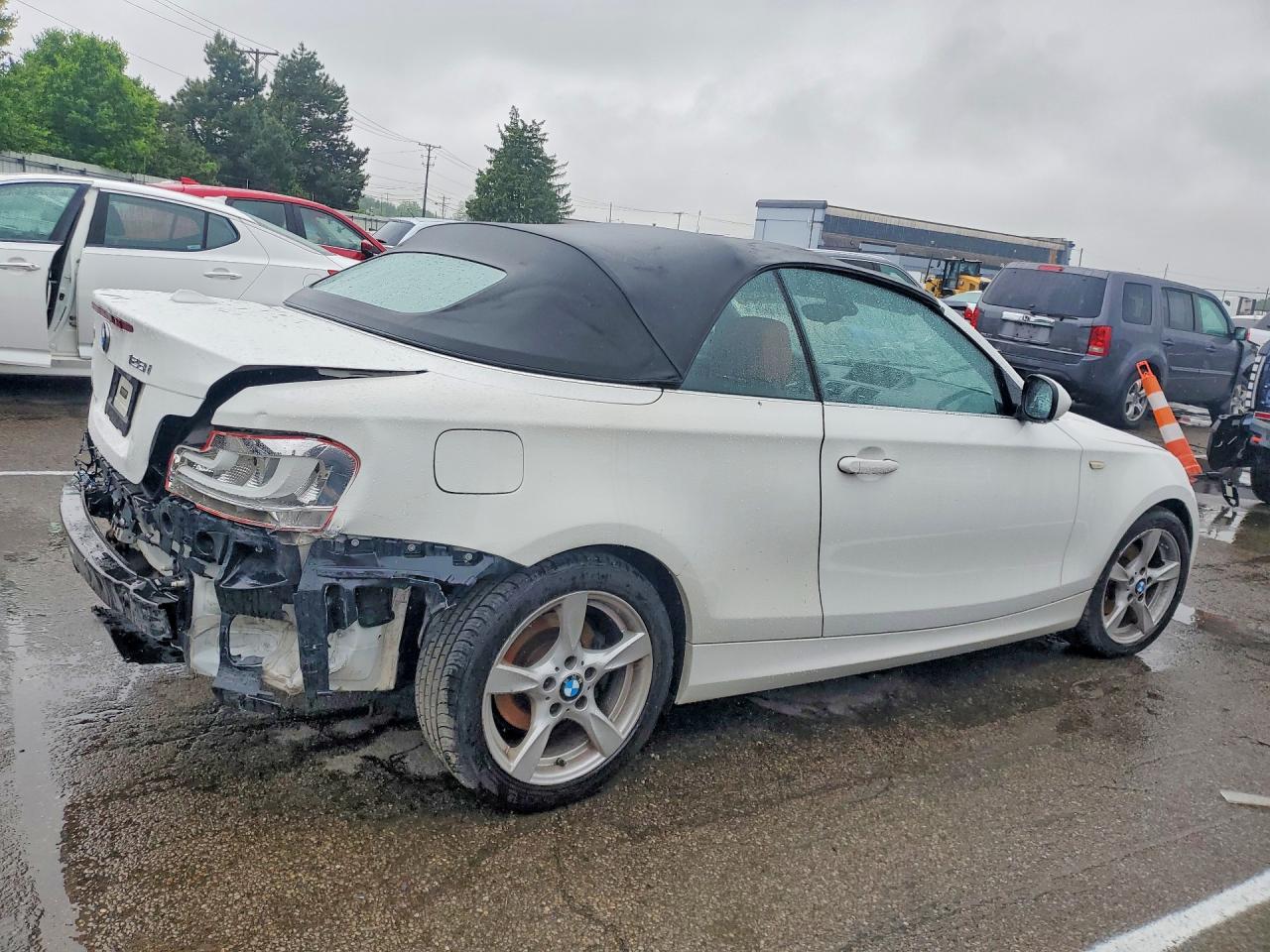 2013 Bmw 128 I Белый vin: WBAUN1C54DVR00891