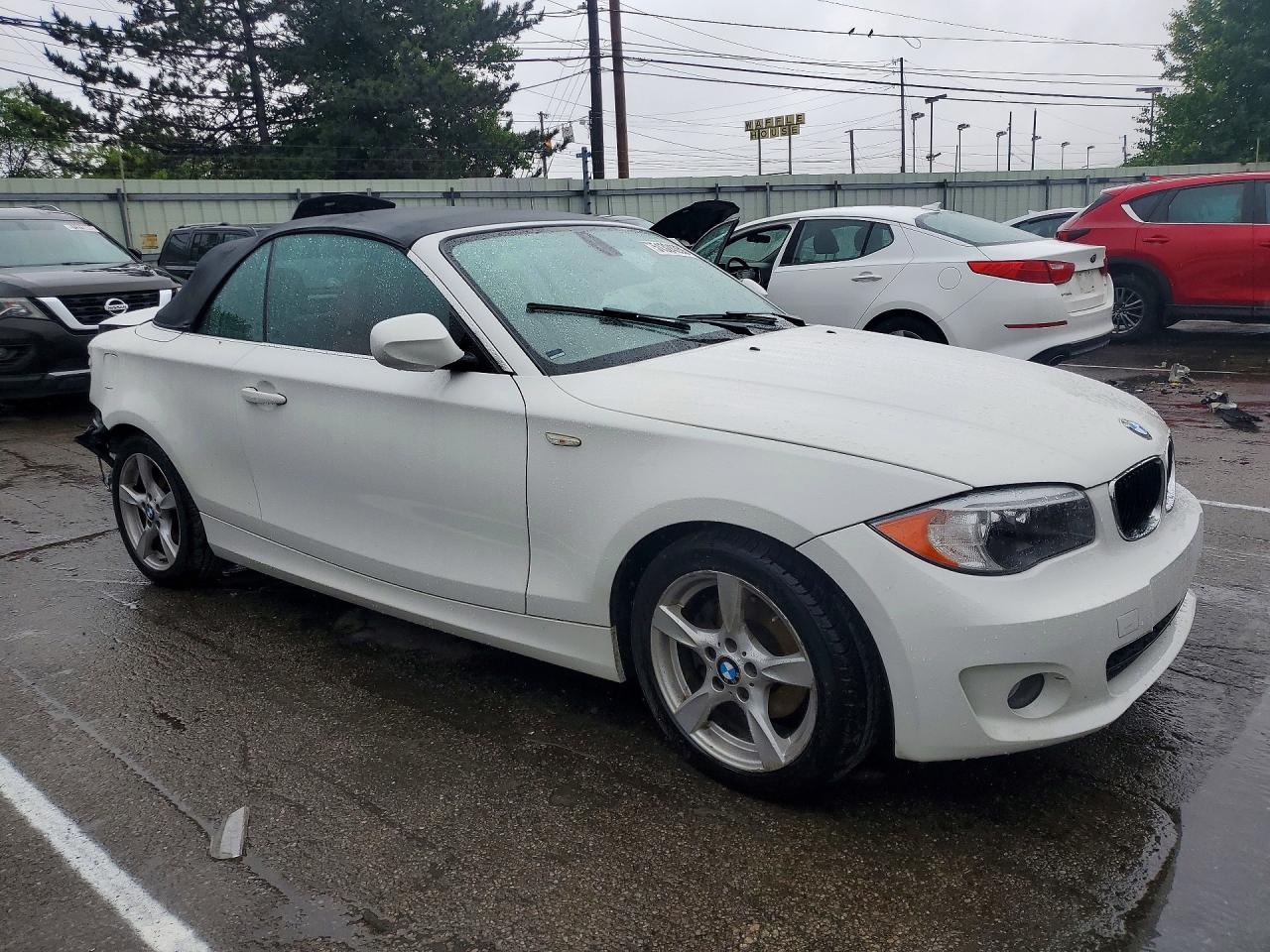 2013 Bmw 128 I Белый vin: WBAUN1C54DVR00891