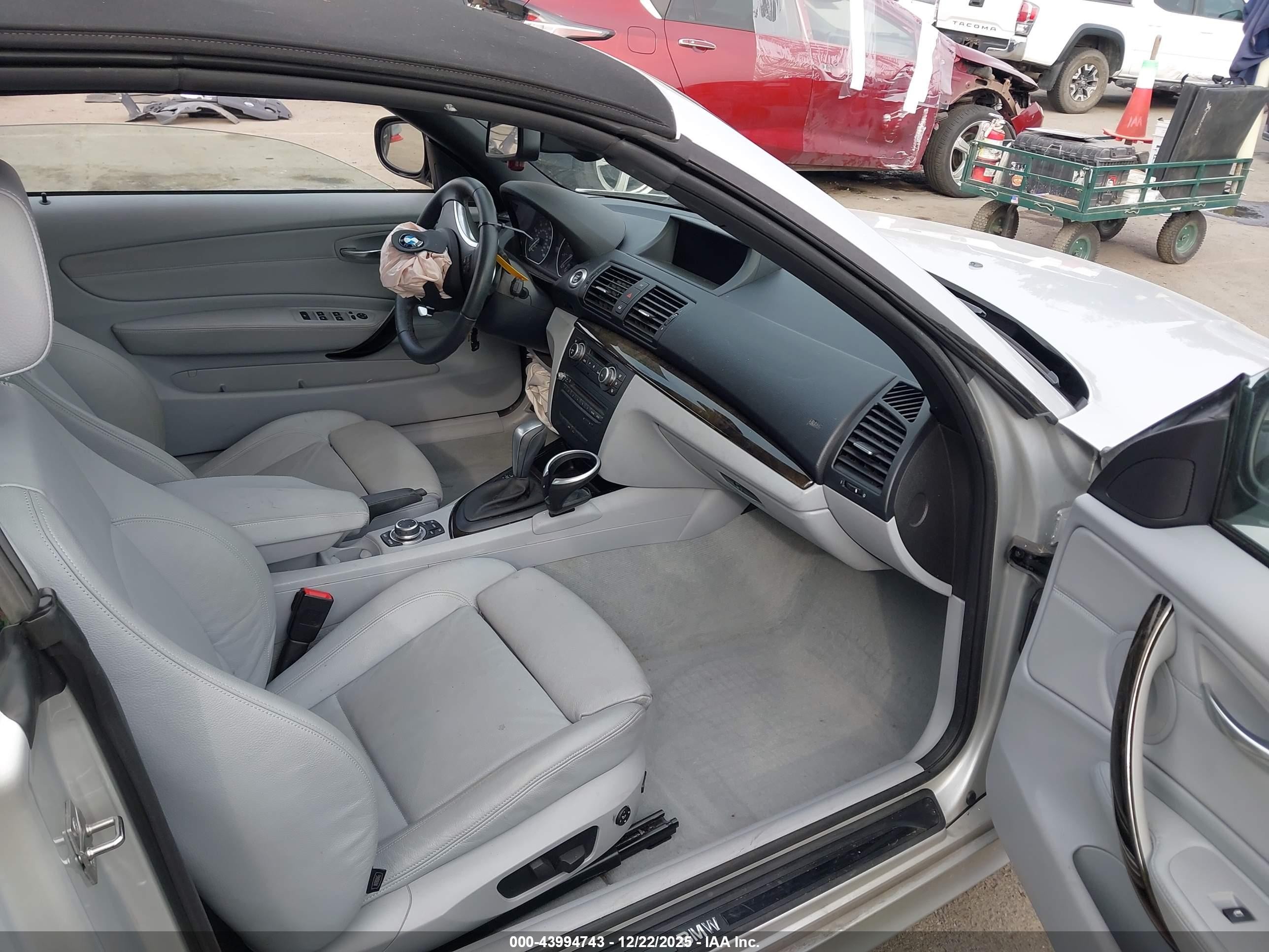 2010 Bmw 128i   Silver vin: WBAUN1C55AVH81988