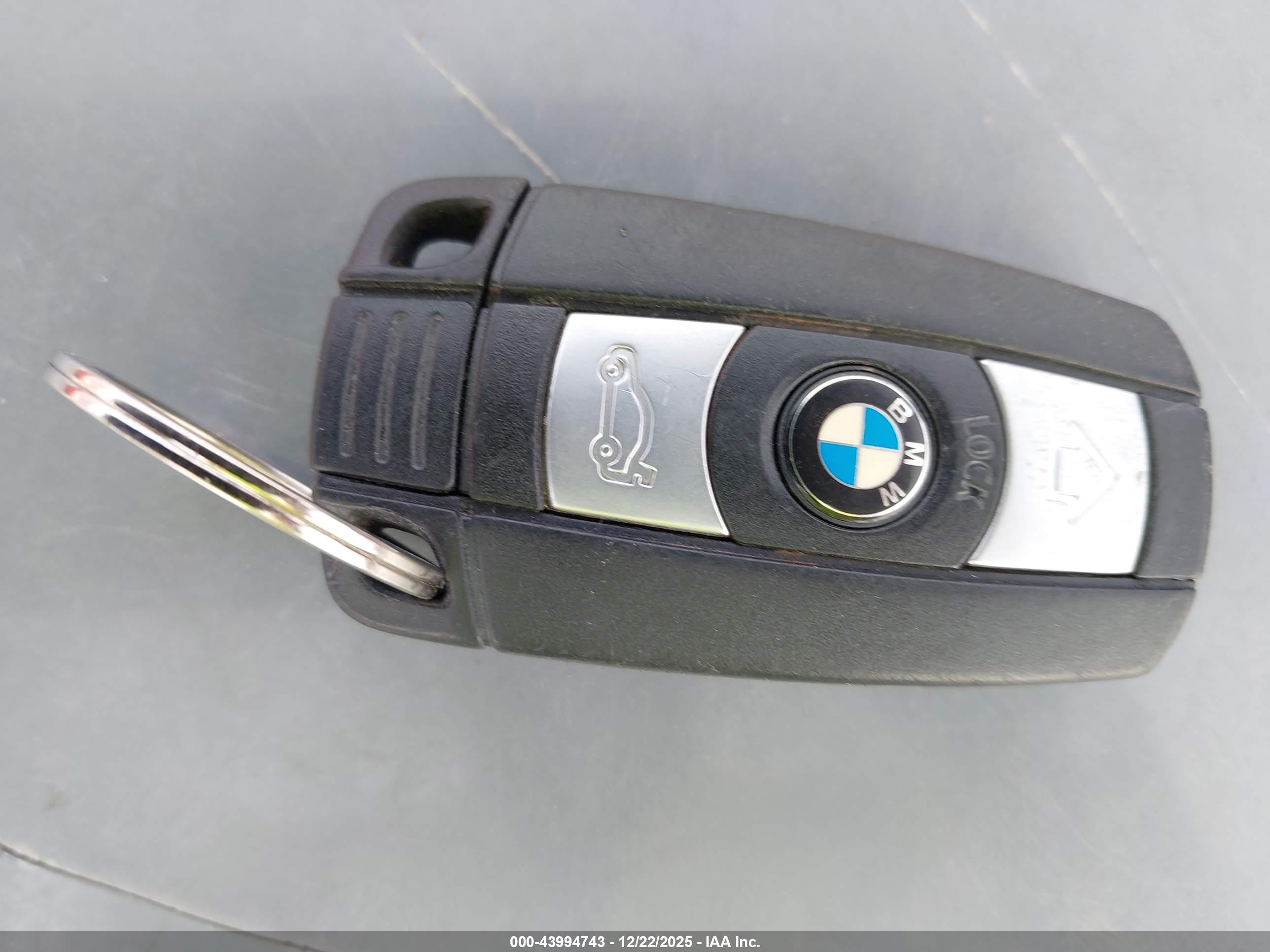 2010 Bmw 128i   Silver vin: WBAUN1C55AVH81988