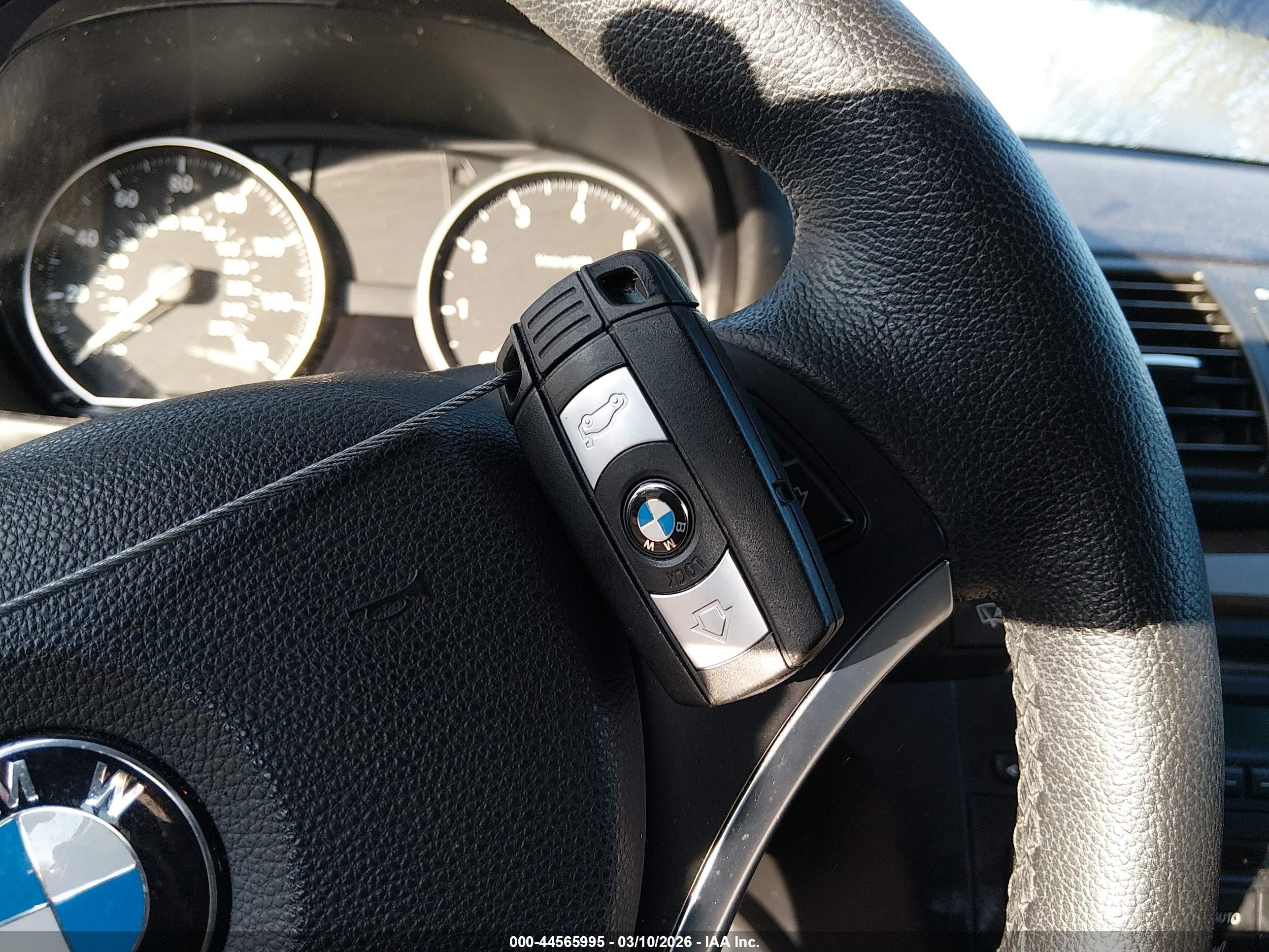 2012 Bmw 128i   Blue vin: WBAUN1C55CVR00039