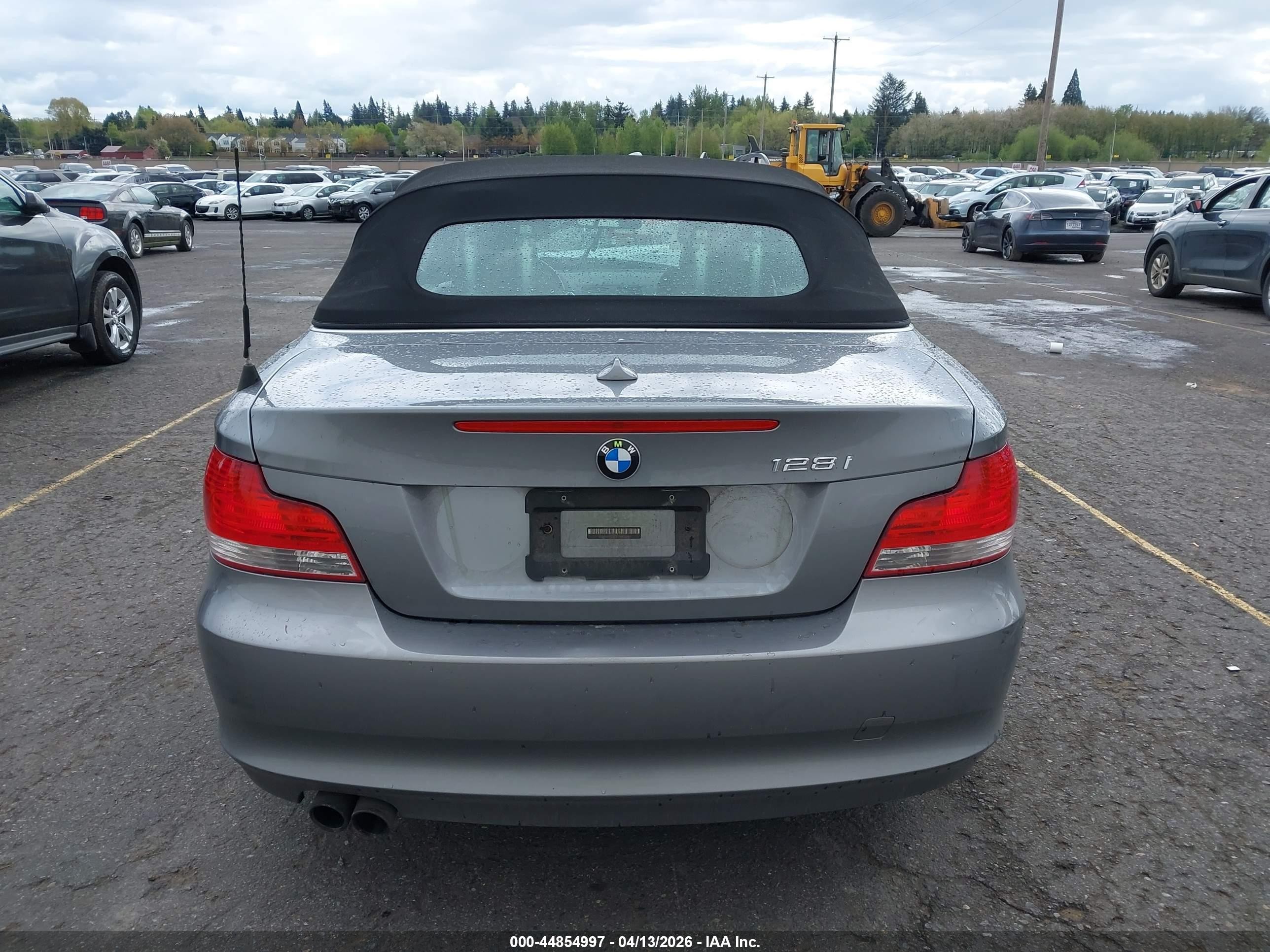 2011 Bmw 128i   Silver vin: WBAUN1C57BVH82996