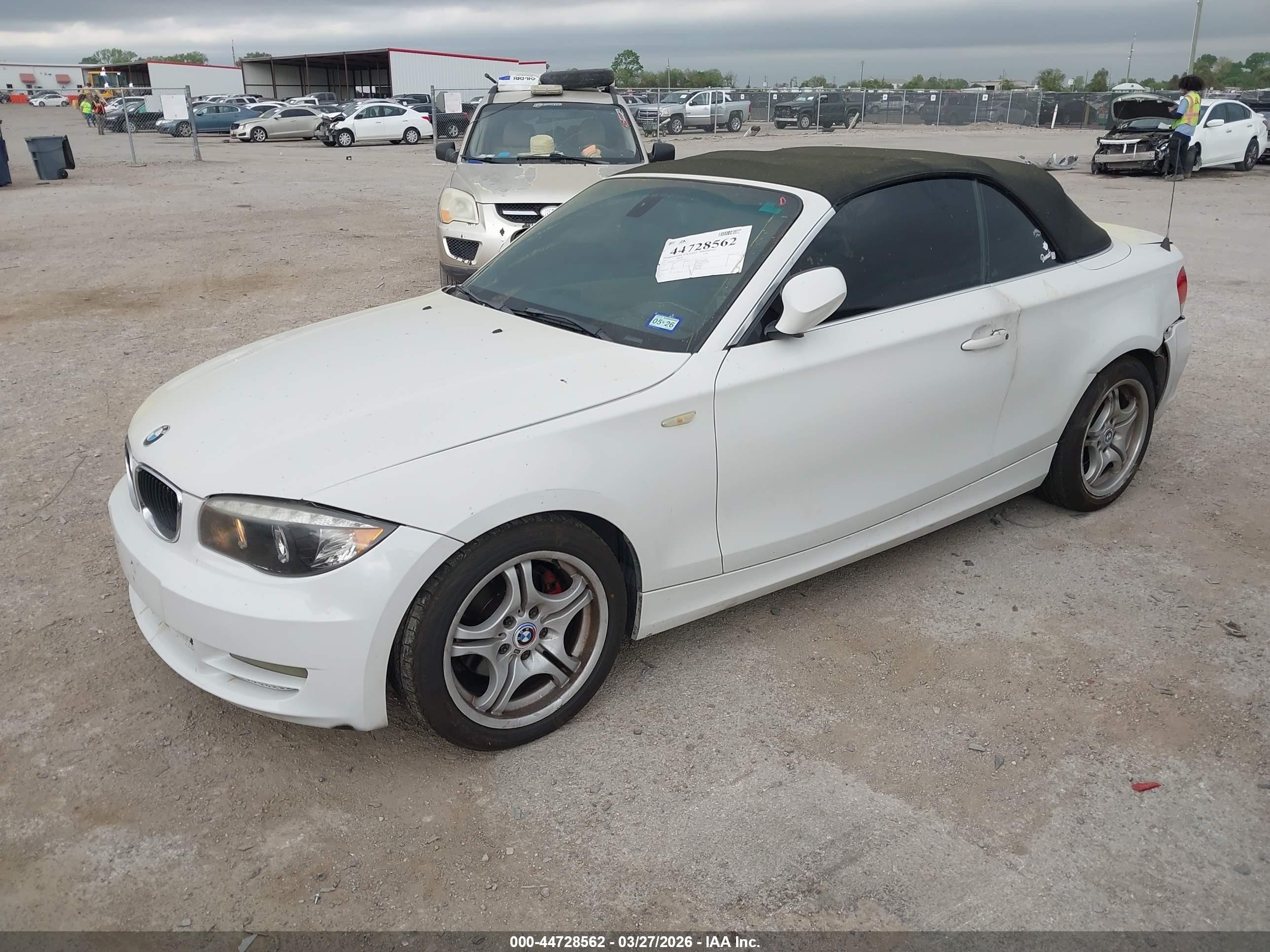 2011 Bmw 128i White vin: WBAUN1C57BVH83775