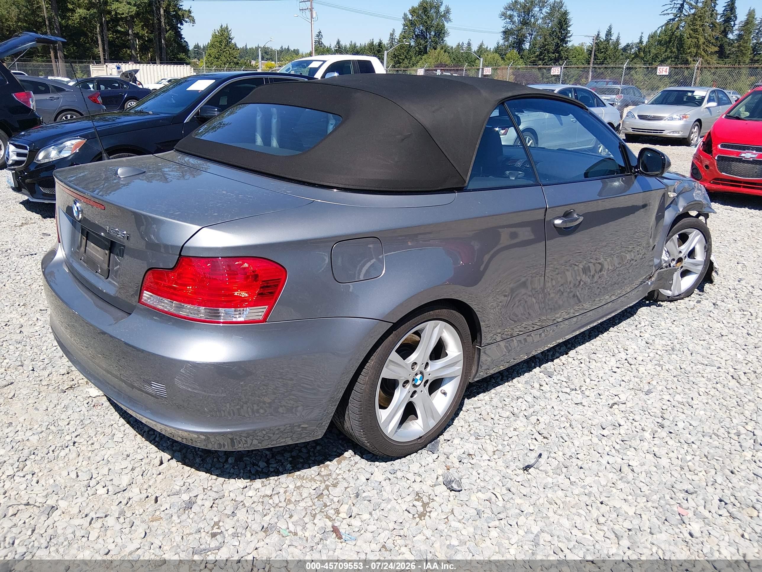 2011 Bmw 128i   Серый vin: WBAUN1C58BVH83249