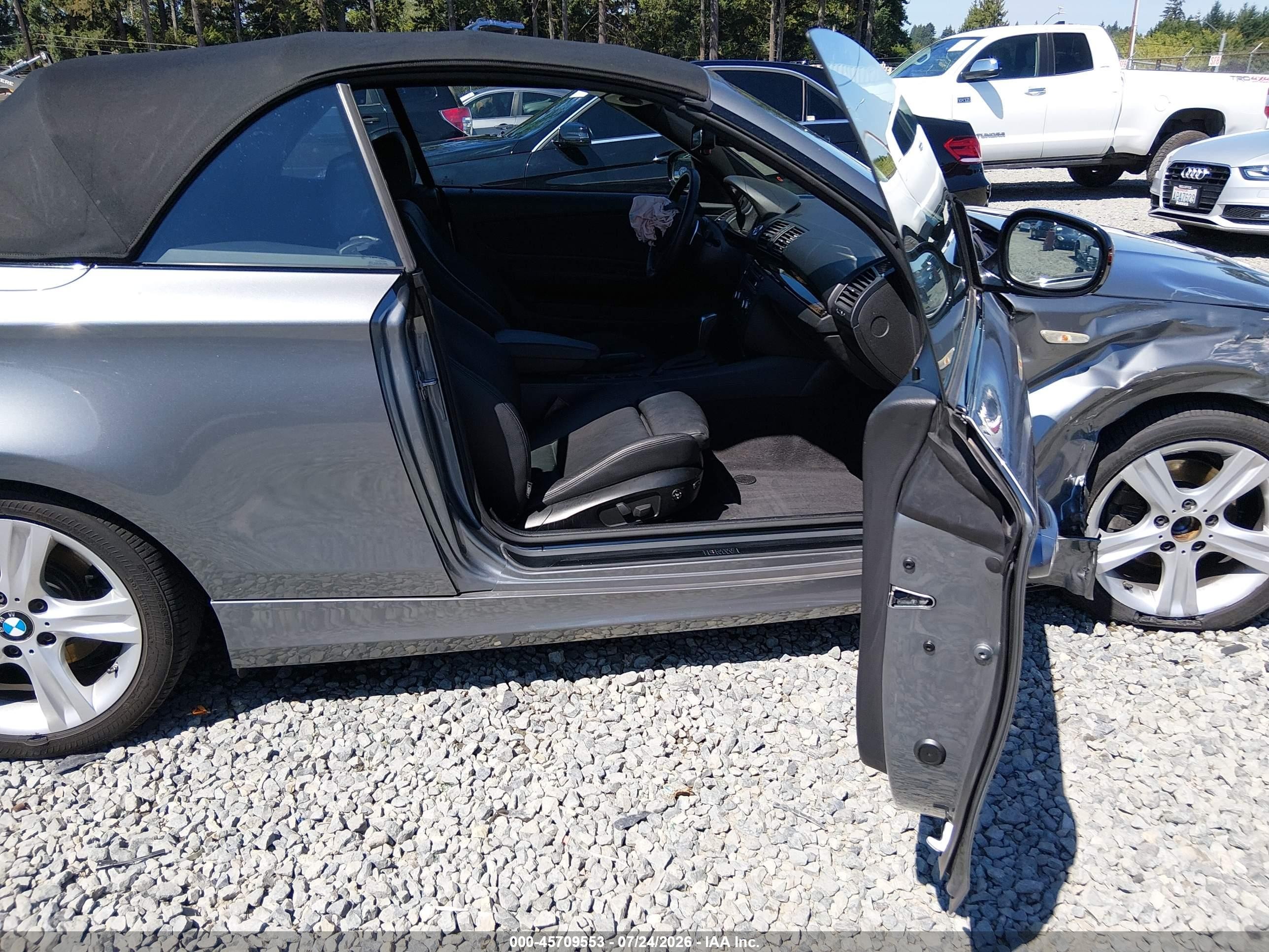 2011 Bmw 128i   Серый vin: WBAUN1C58BVH83249