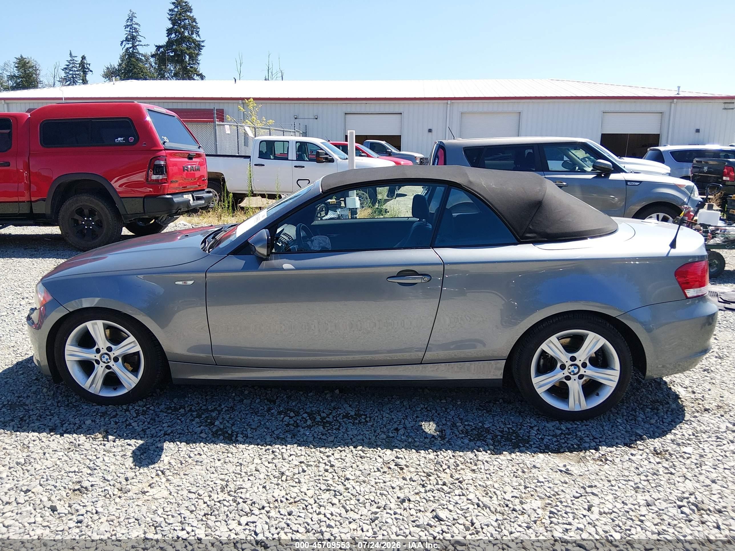 2011 Bmw 128i   Серый vin: WBAUN1C58BVH83249