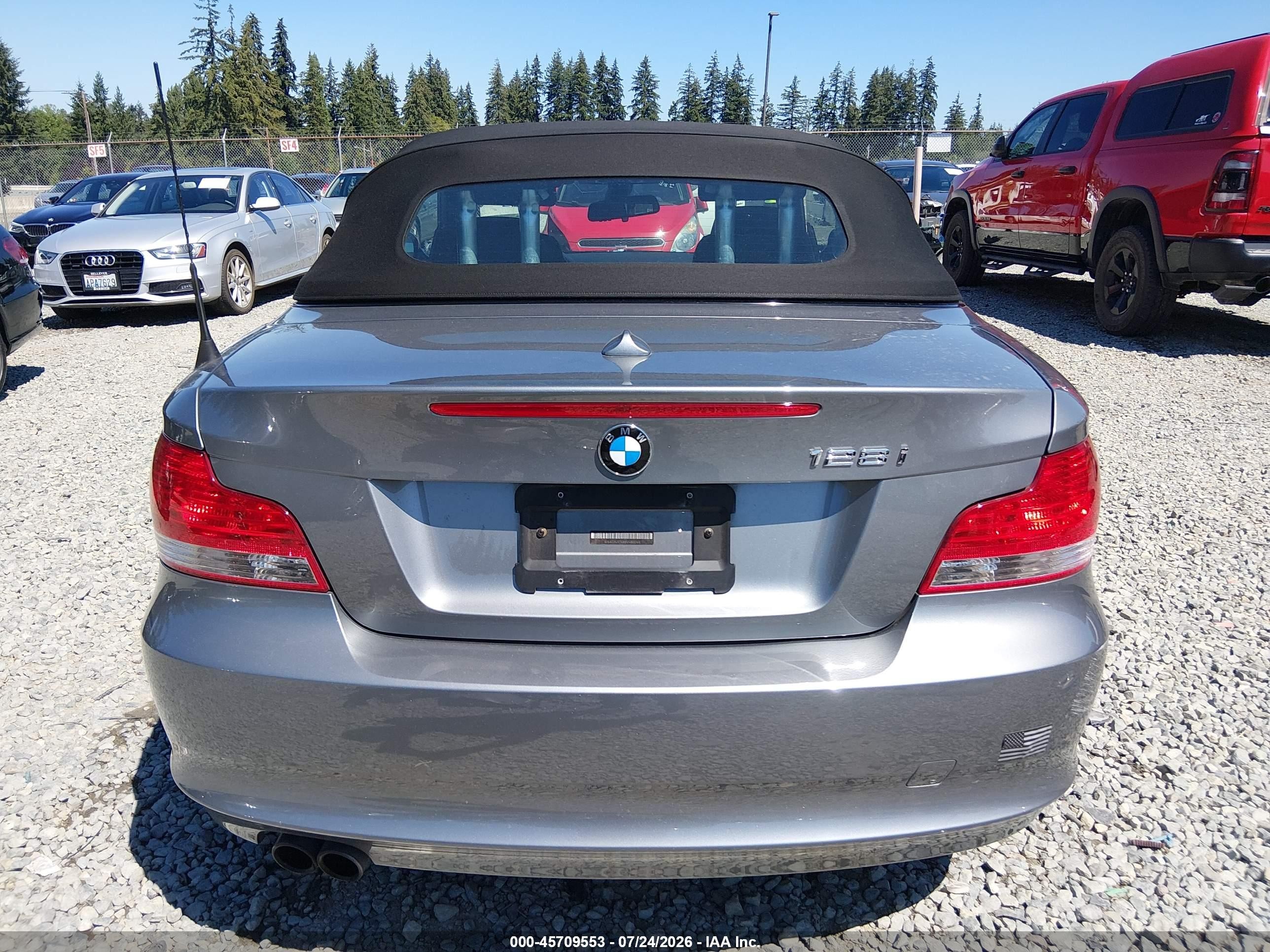 2011 Bmw 128i   Серый vin: WBAUN1C58BVH83249