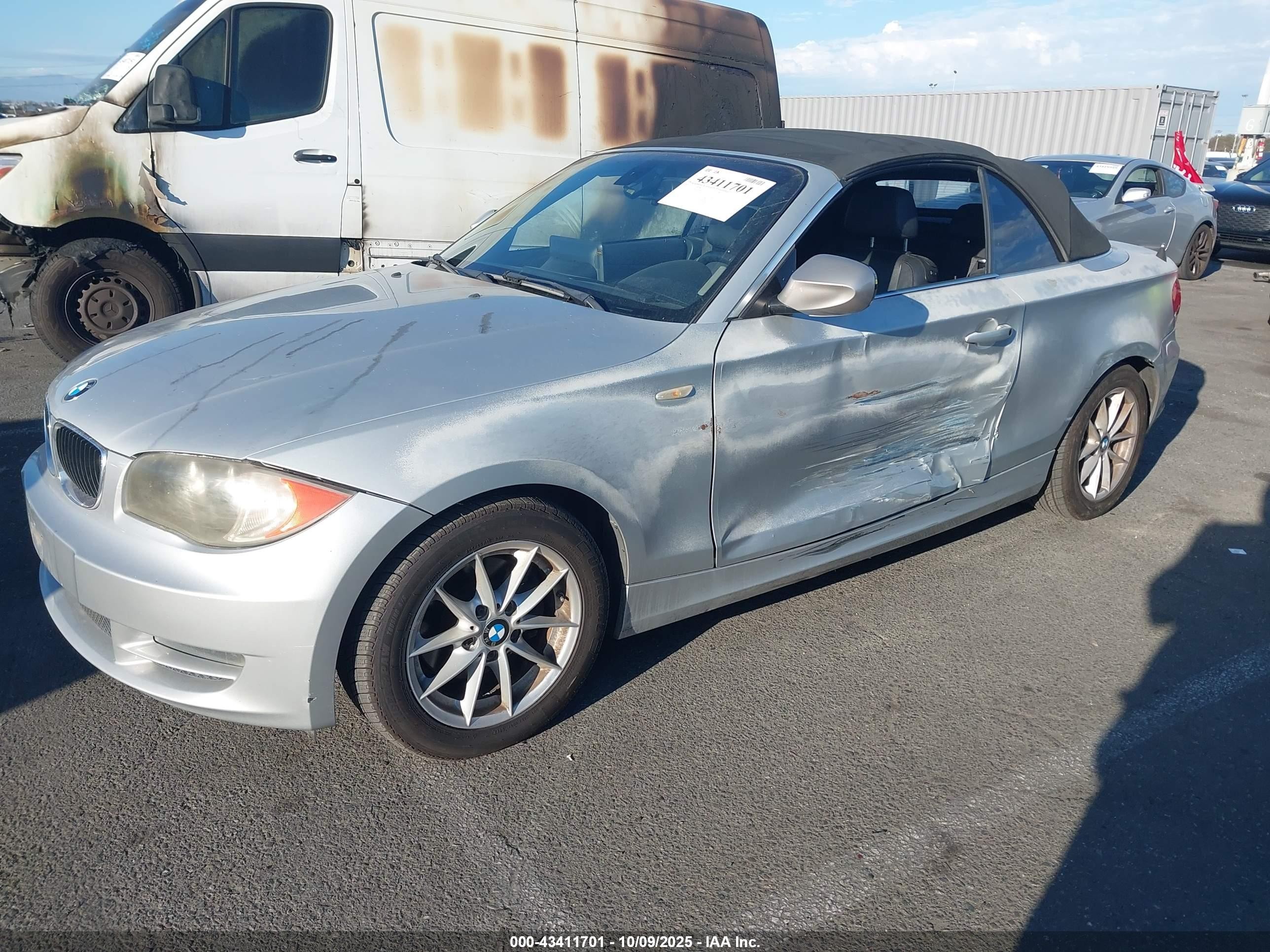 2011 Bmw 128i   Silver vin: WBAUN1C59BVH82966