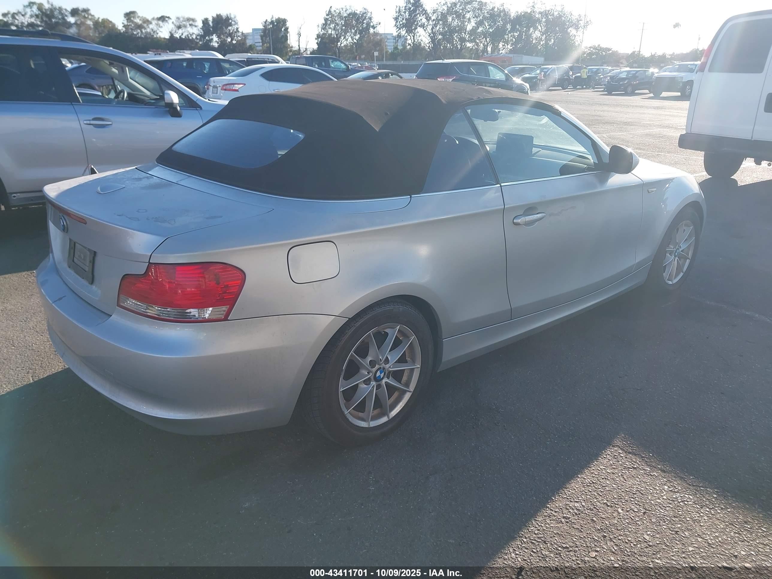 2011 Bmw 128i   Silver vin: WBAUN1C59BVH82966