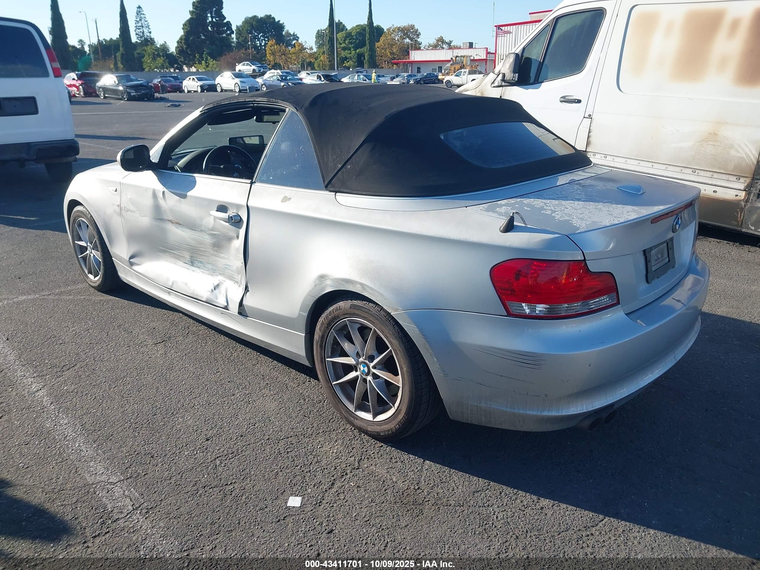 2011 Bmw 128i   Silver vin: WBAUN1C59BVH82966