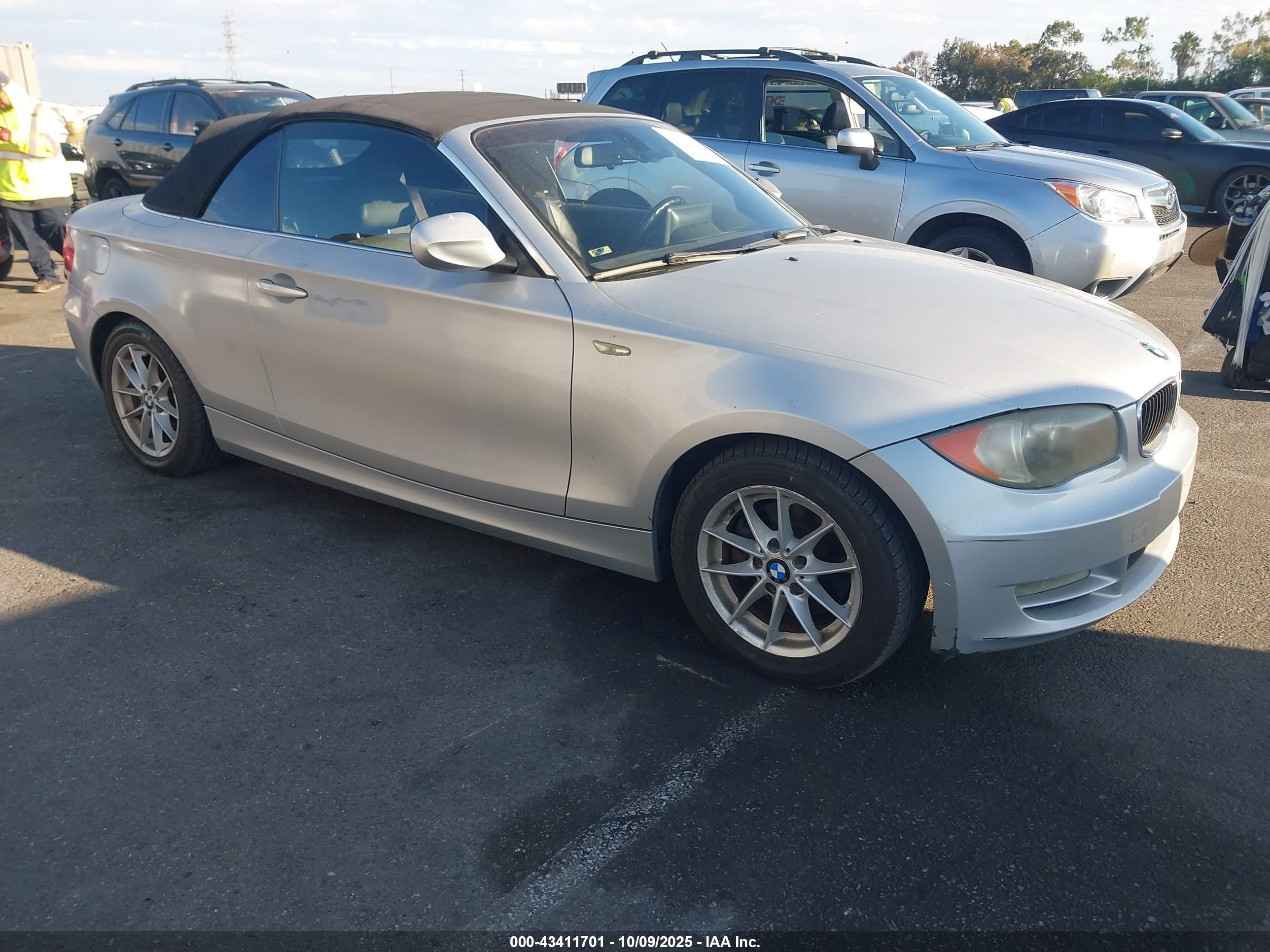 2011 Bmw 128i   Silver vin: WBAUN1C59BVH82966