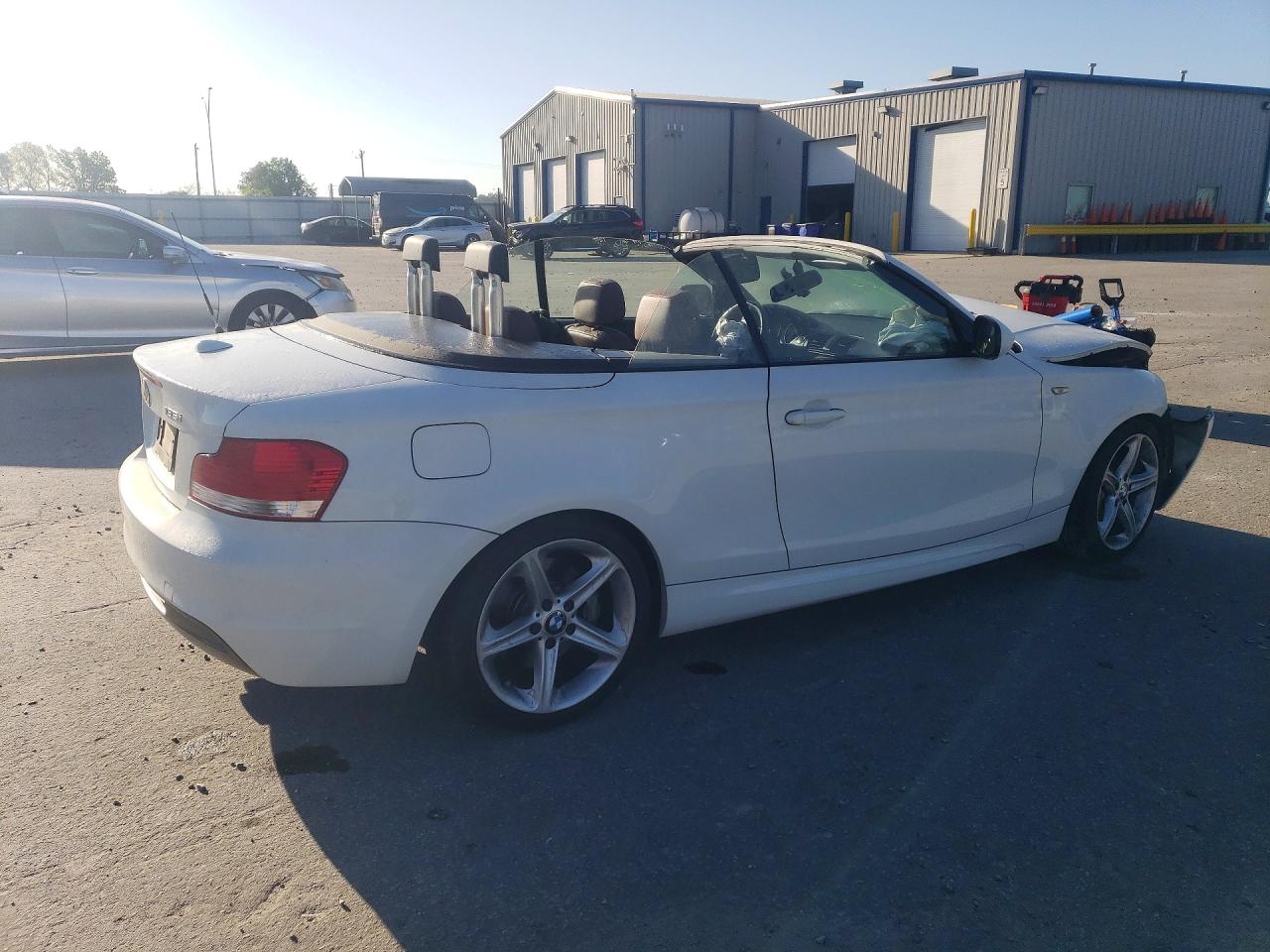 2011 Bmw 135 I Белый vin: WBAUN7C52BVM24754