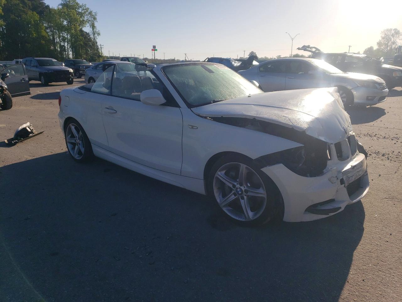 2011 Bmw 135 I Белый vin: WBAUN7C52BVM24754