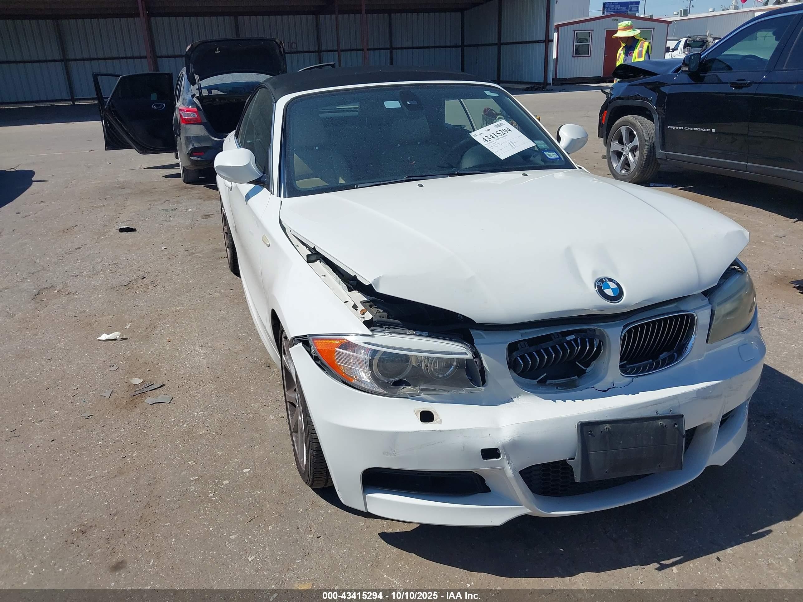 2012 Bmw 135i   White vin: WBAUN7C55CVM26600
