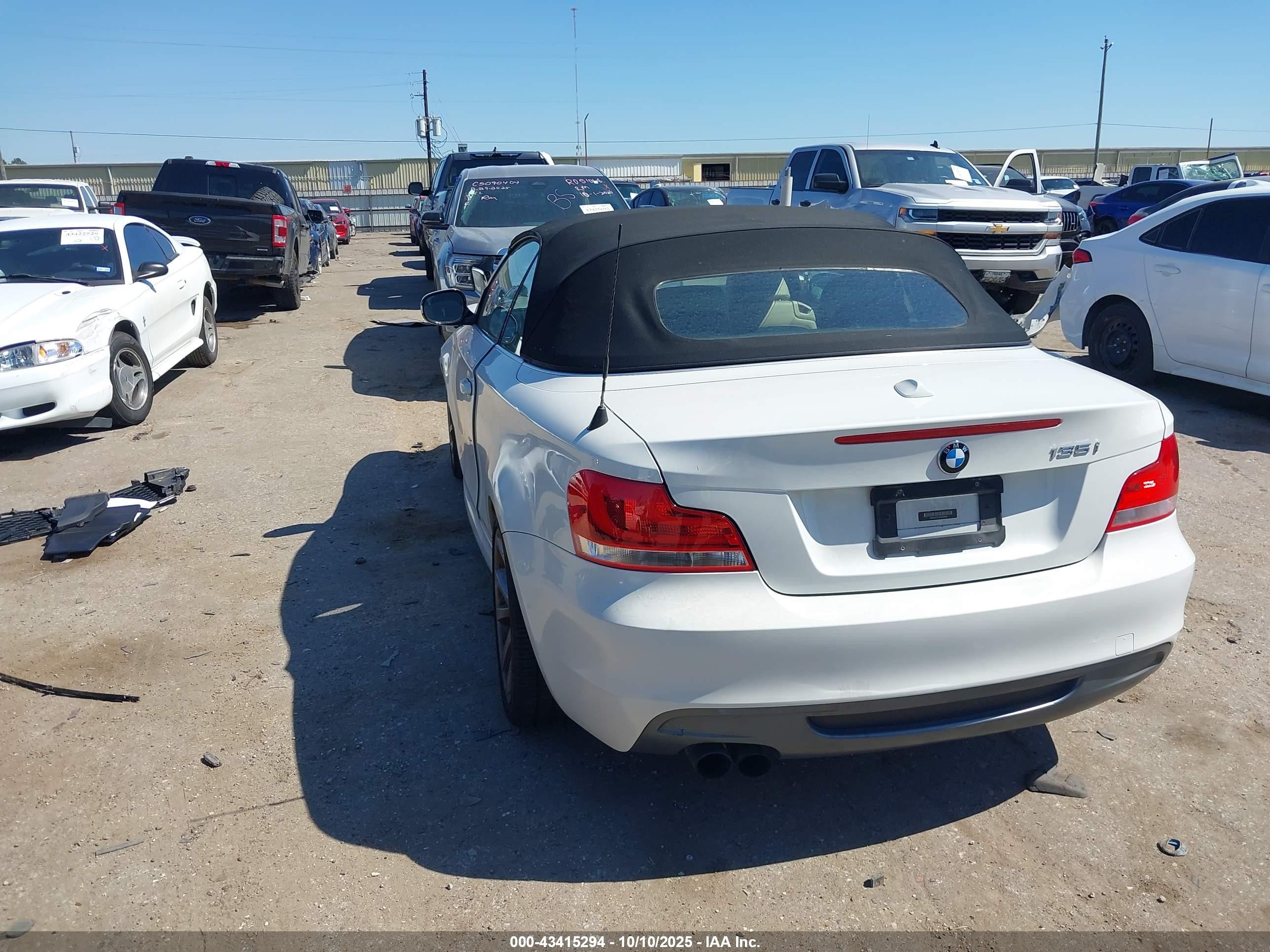2012 Bmw 135i   White vin: WBAUN7C55CVM26600