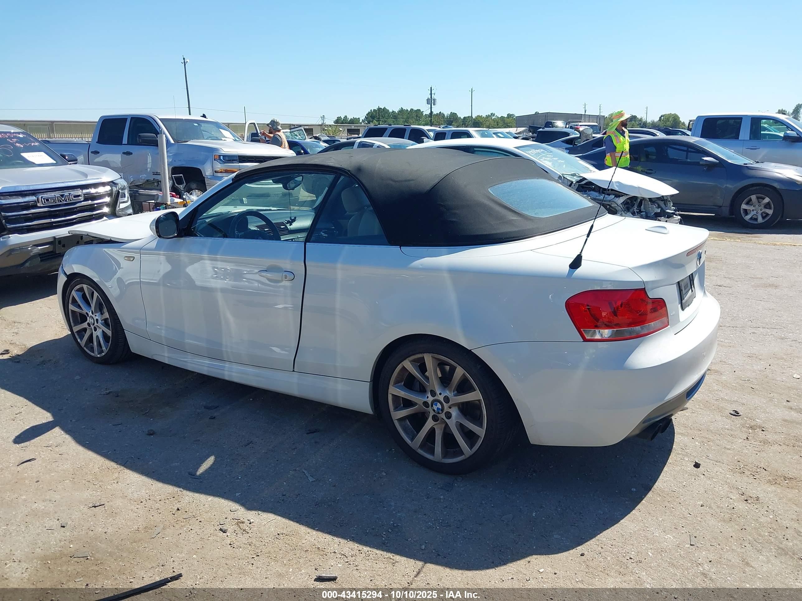 2012 Bmw 135i   White vin: WBAUN7C55CVM26600