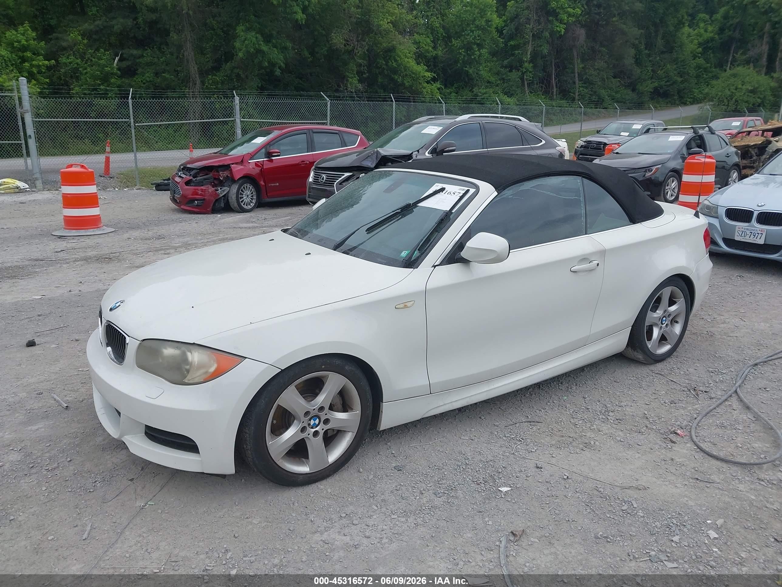 2011 Bmw 135i   White vin: WBAUN7C56BVM25499