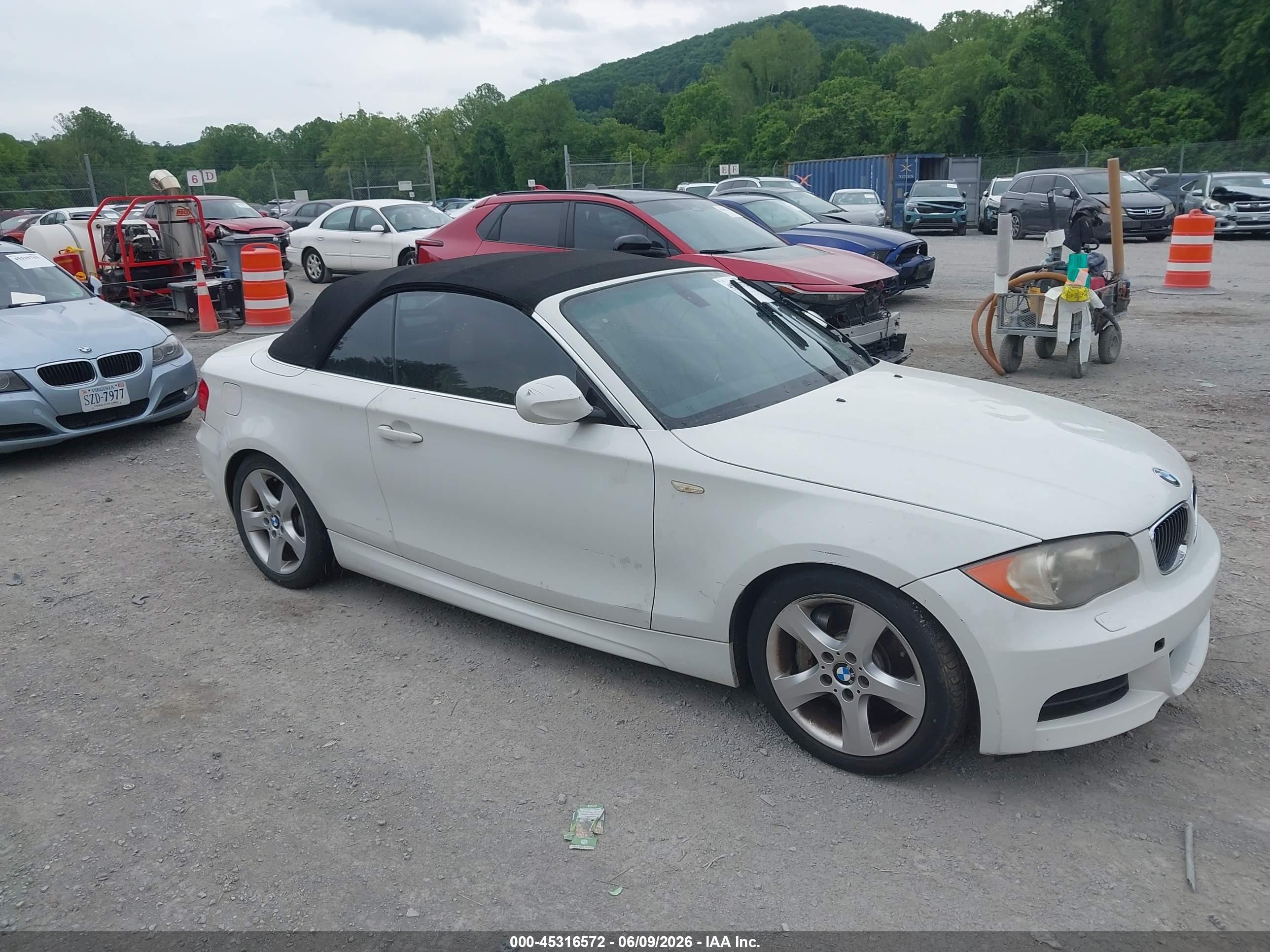 2011 Bmw 135i   White vin: WBAUN7C56BVM25499