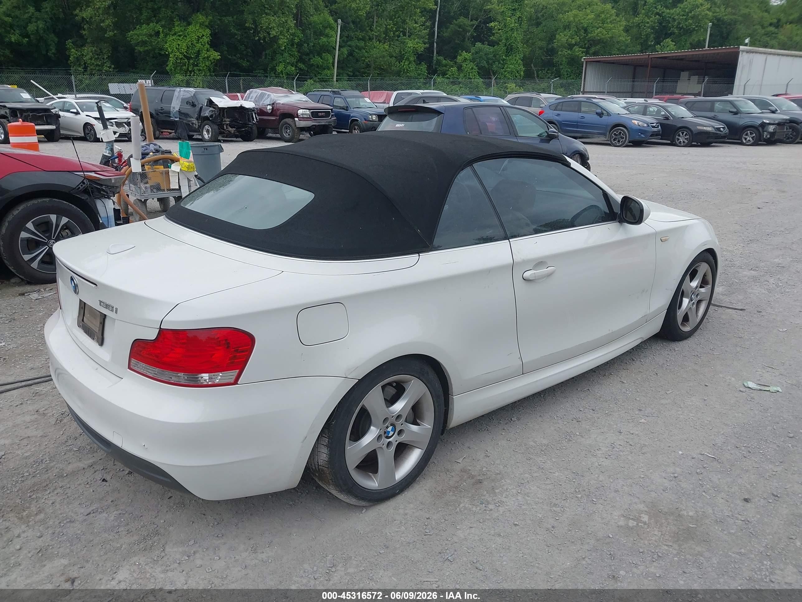 2011 Bmw 135i   White vin: WBAUN7C56BVM25499