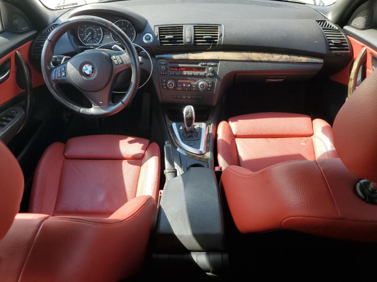 2011 Bmw 135 I Белый vin: WBAUN7C57BVM24071