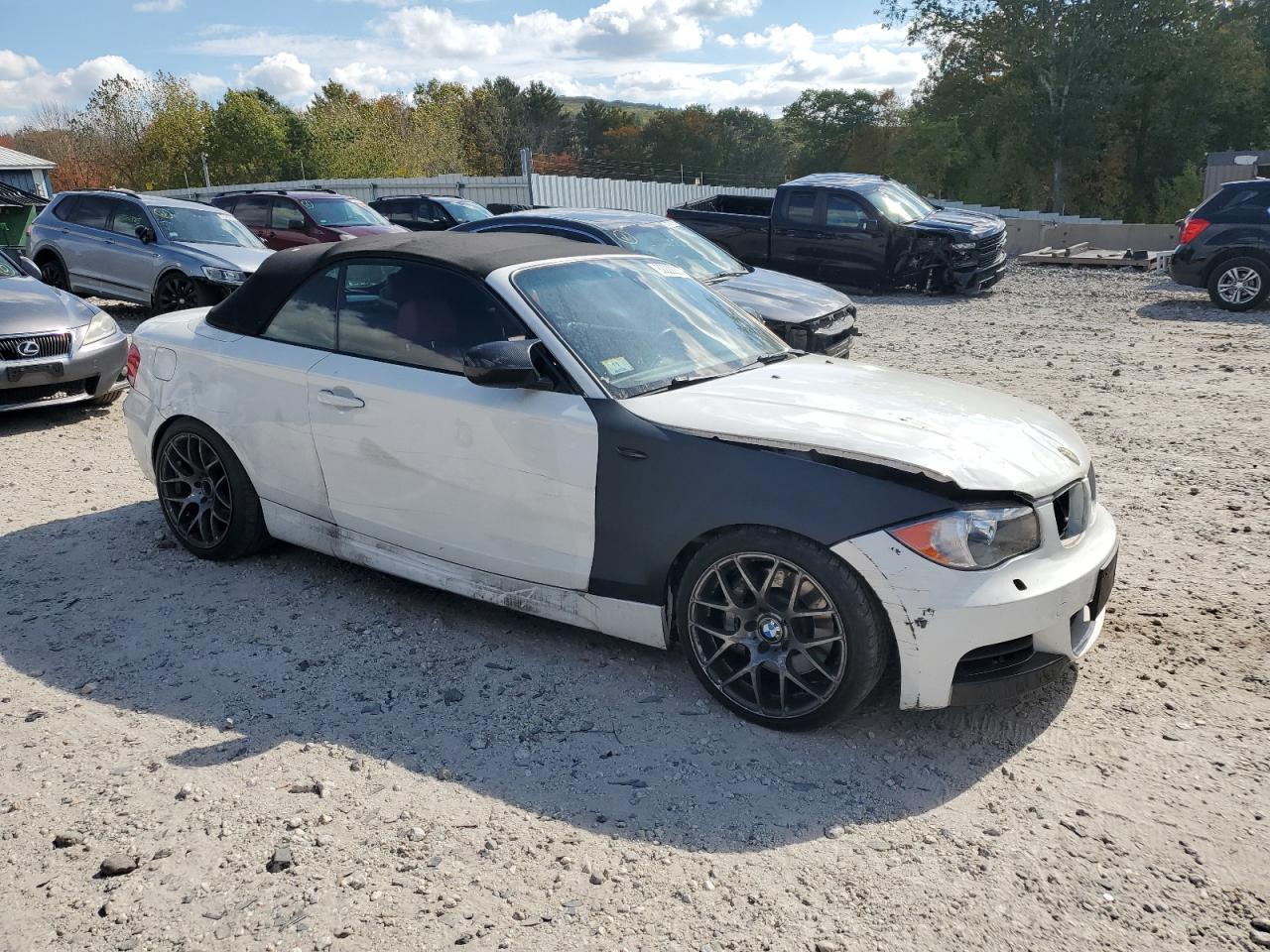 2011 Bmw 135 I Белый vin: WBAUN7C57BVM24071