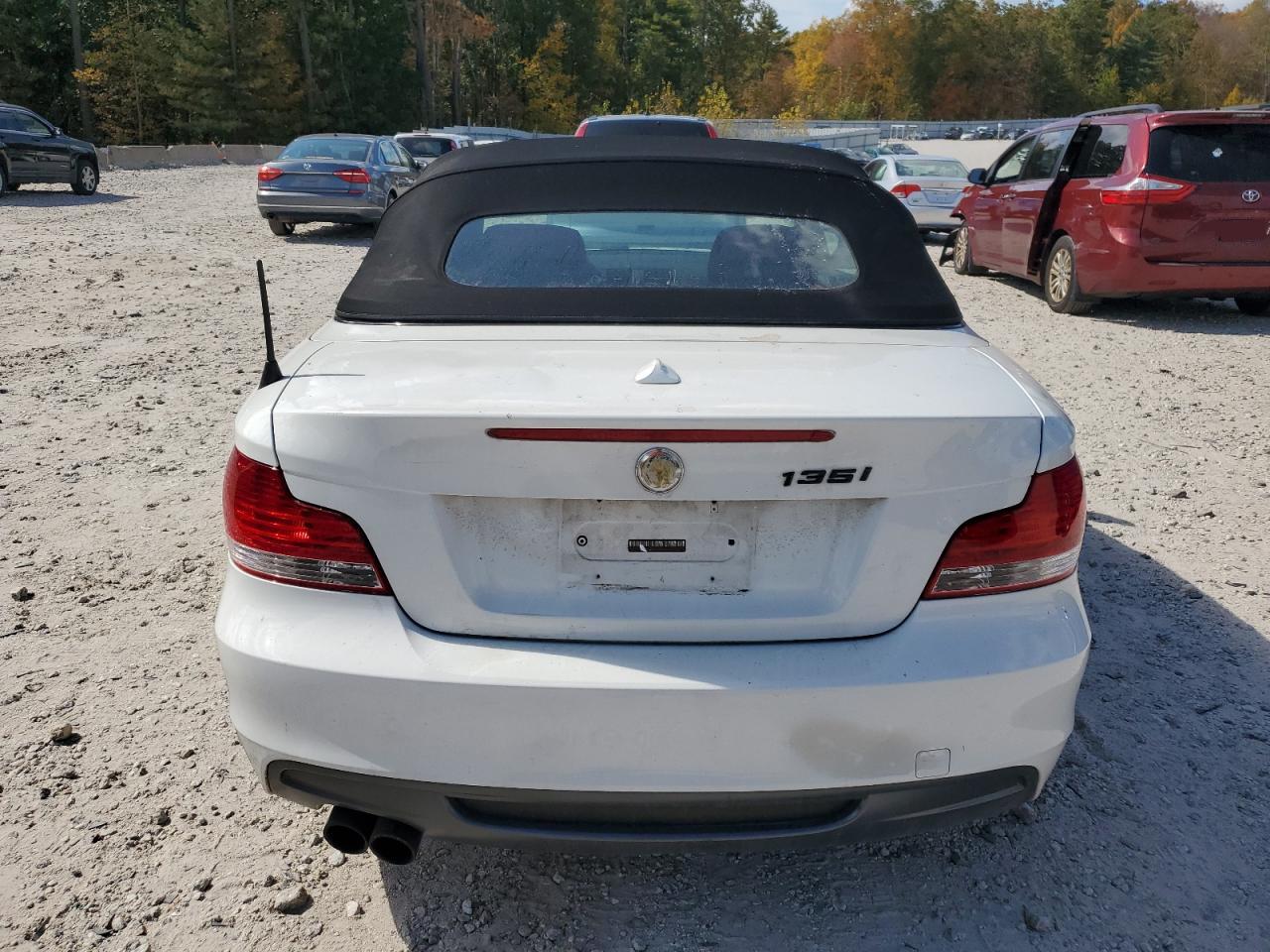 2011 Bmw 135 I Белый vin: WBAUN7C57BVM24071