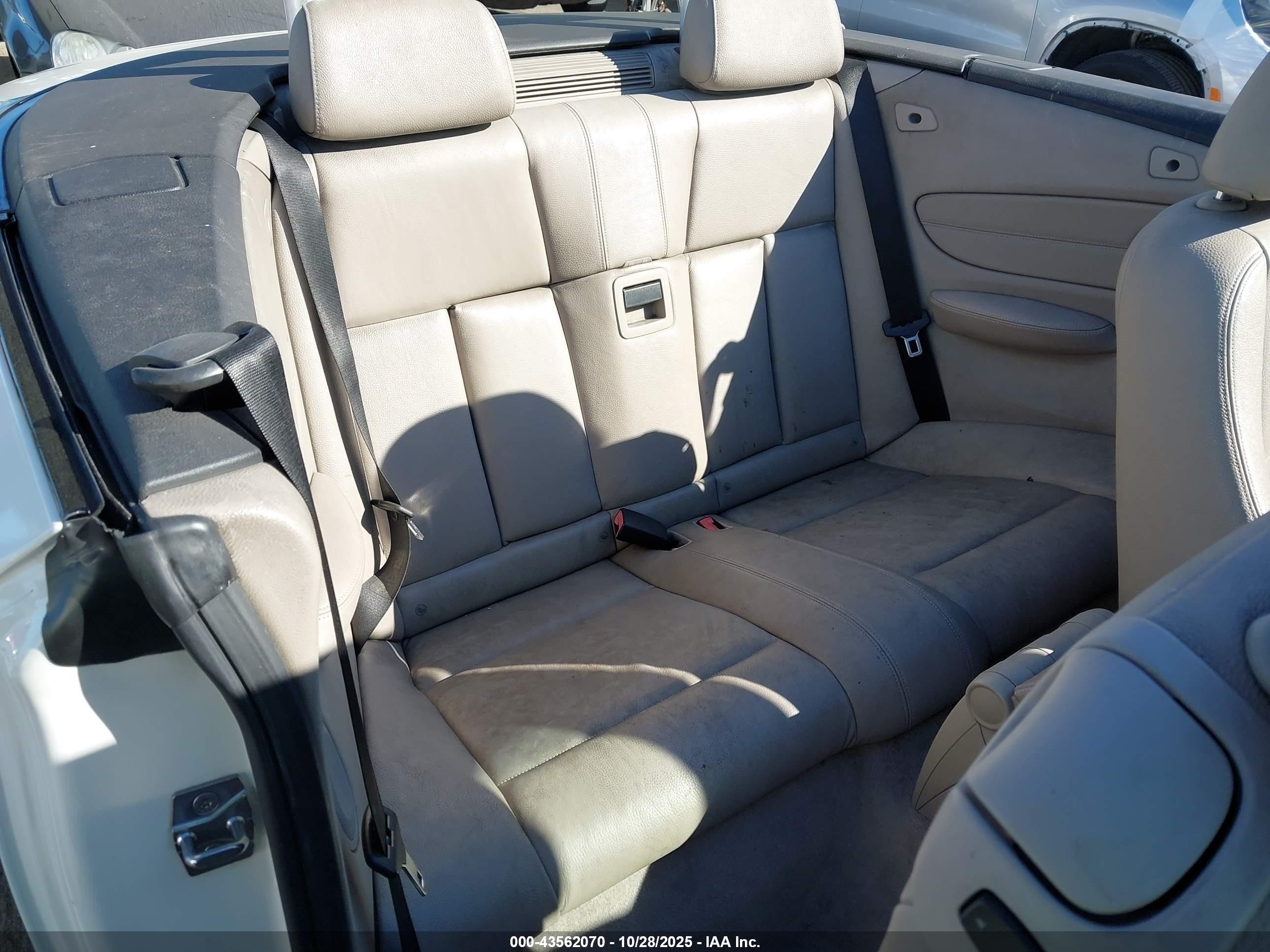 2011 Bmw 135i   White vin: WBAUN7C58BVM24760