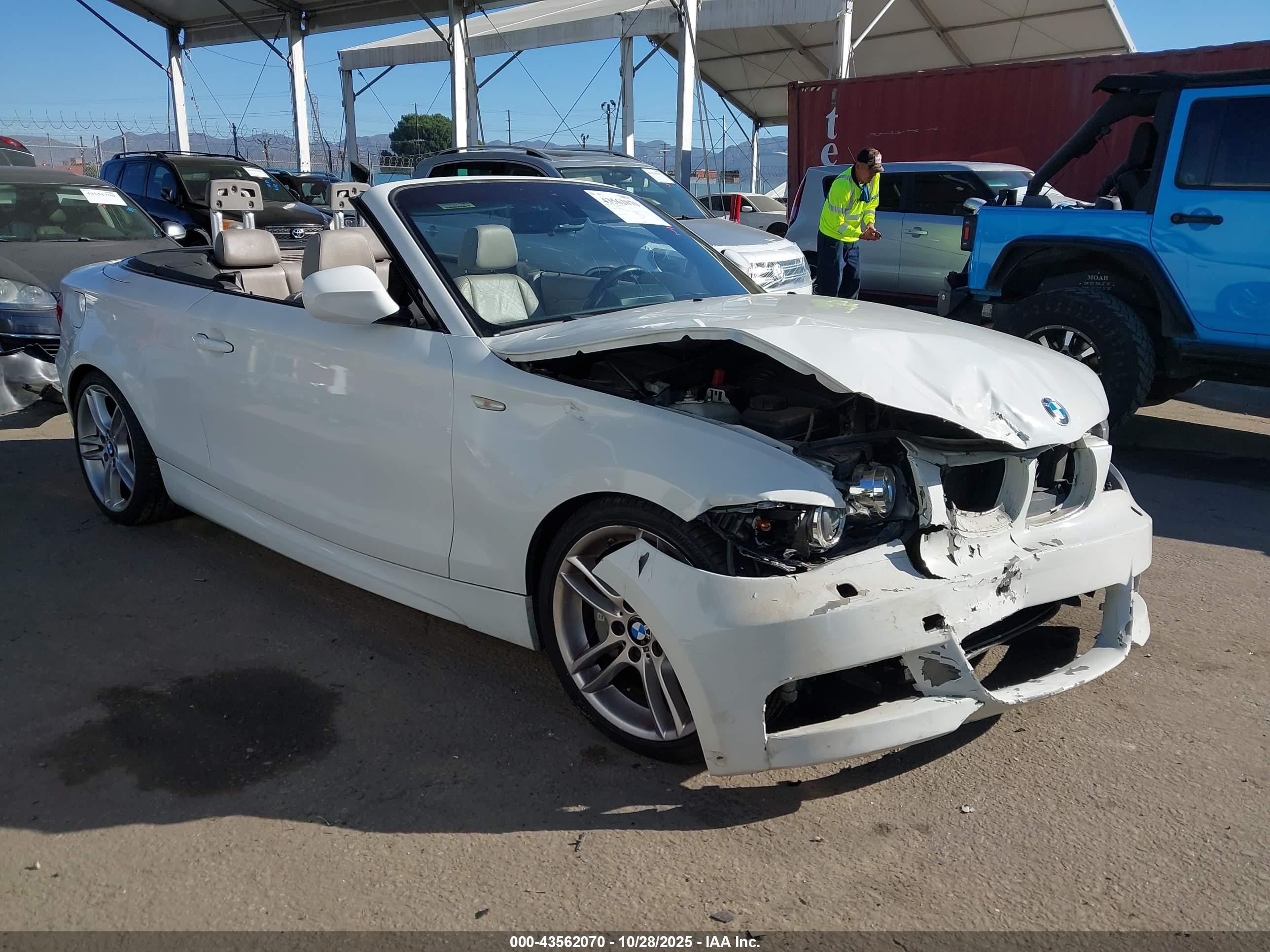 2011 Bmw 135i   White vin: WBAUN7C58BVM24760