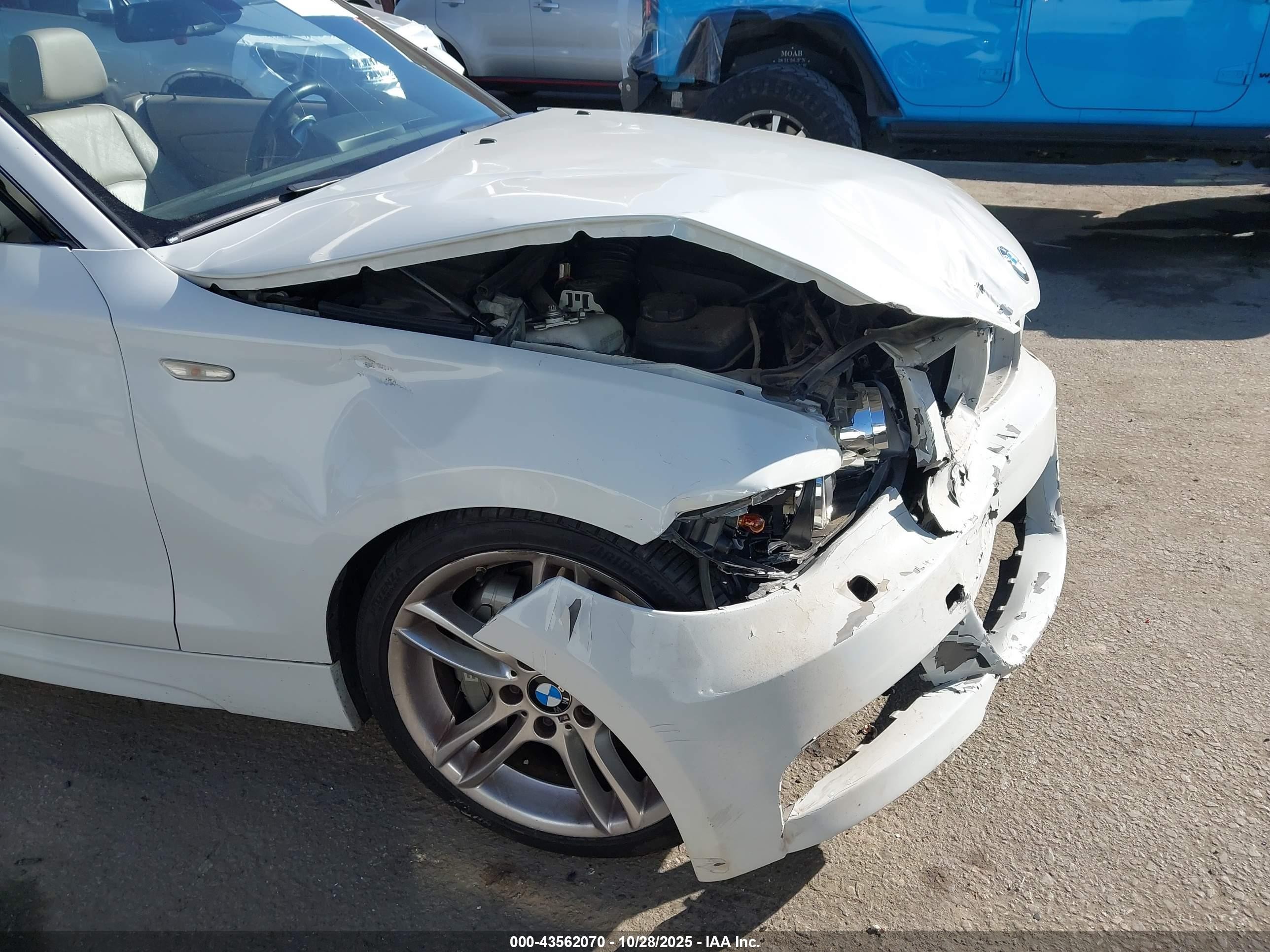 2011 Bmw 135i   White vin: WBAUN7C58BVM24760