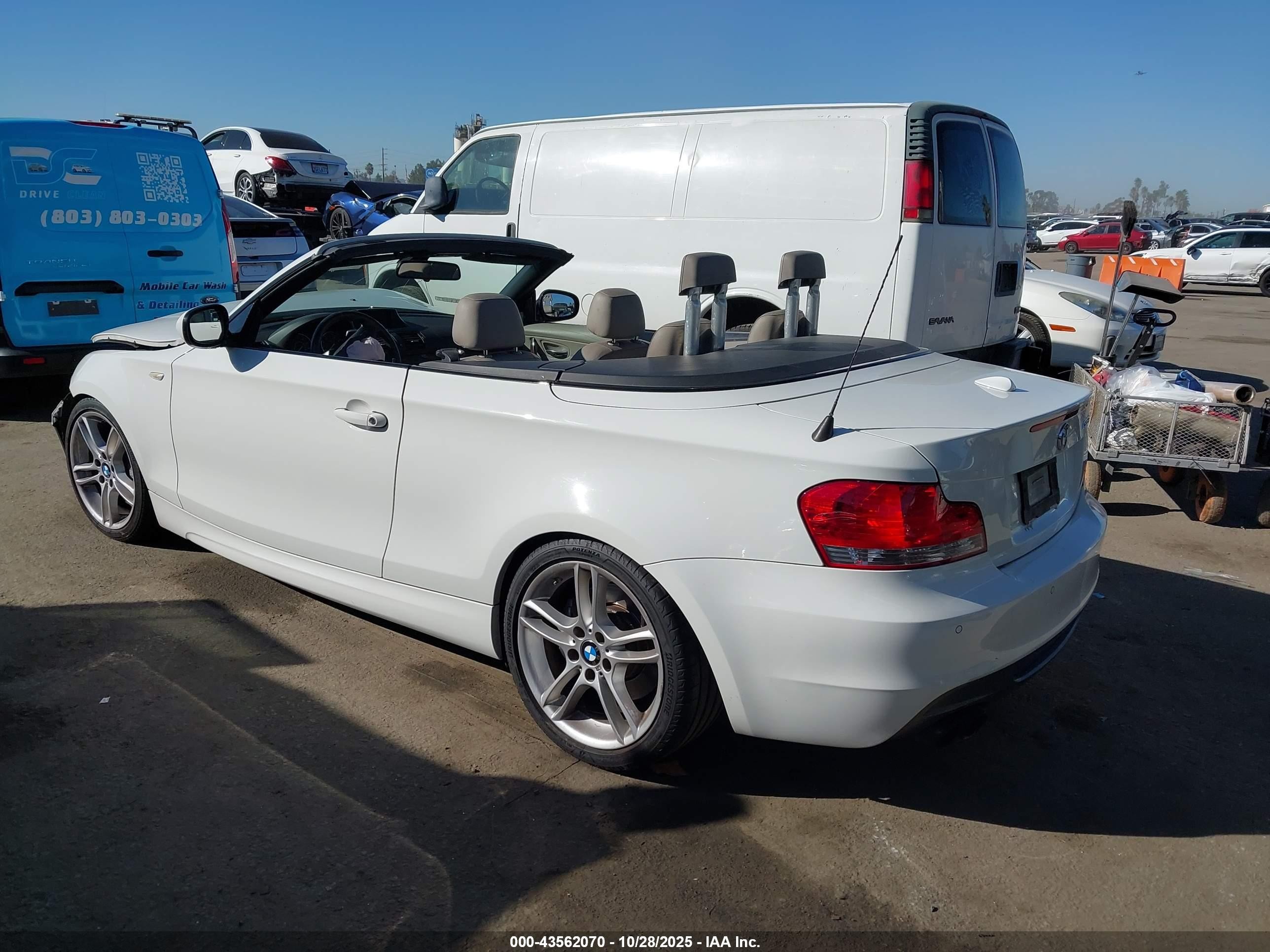 2011 Bmw 135i   White vin: WBAUN7C58BVM24760