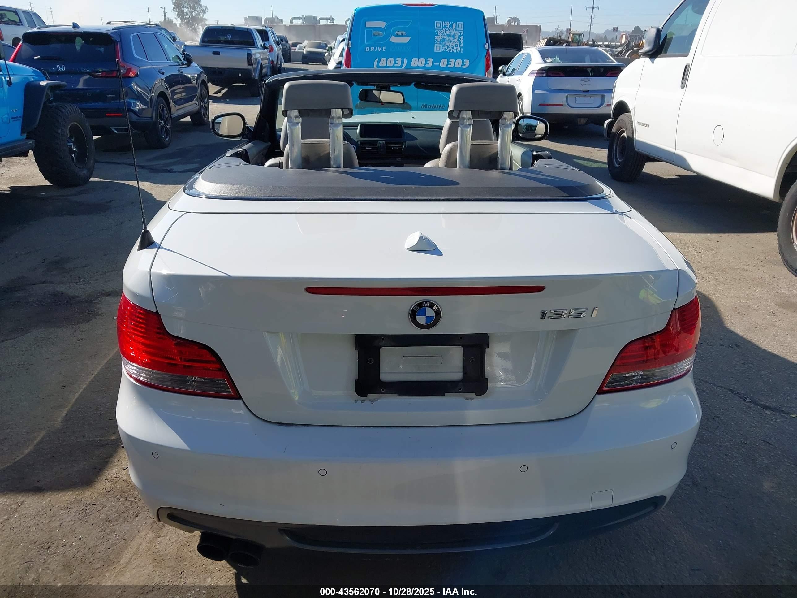 2011 Bmw 135i   White vin: WBAUN7C58BVM24760