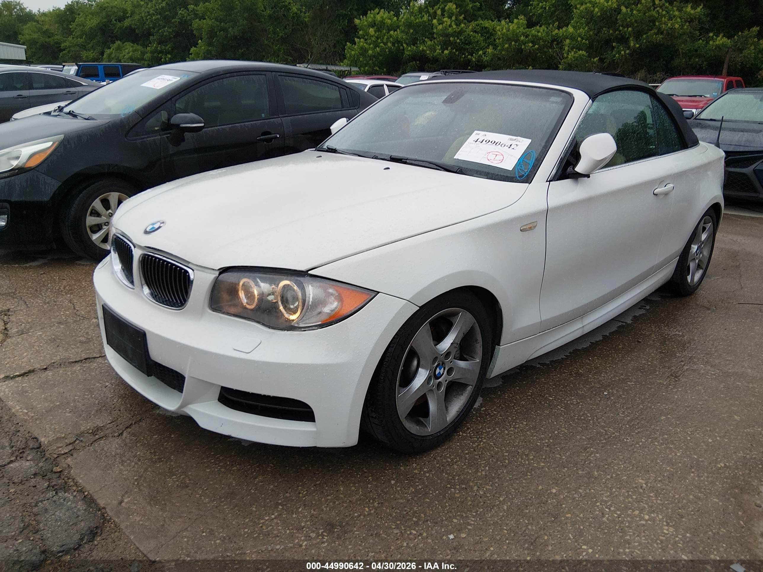 2011 Bmw 135i   White vin: WBAUN7C59BVM25500