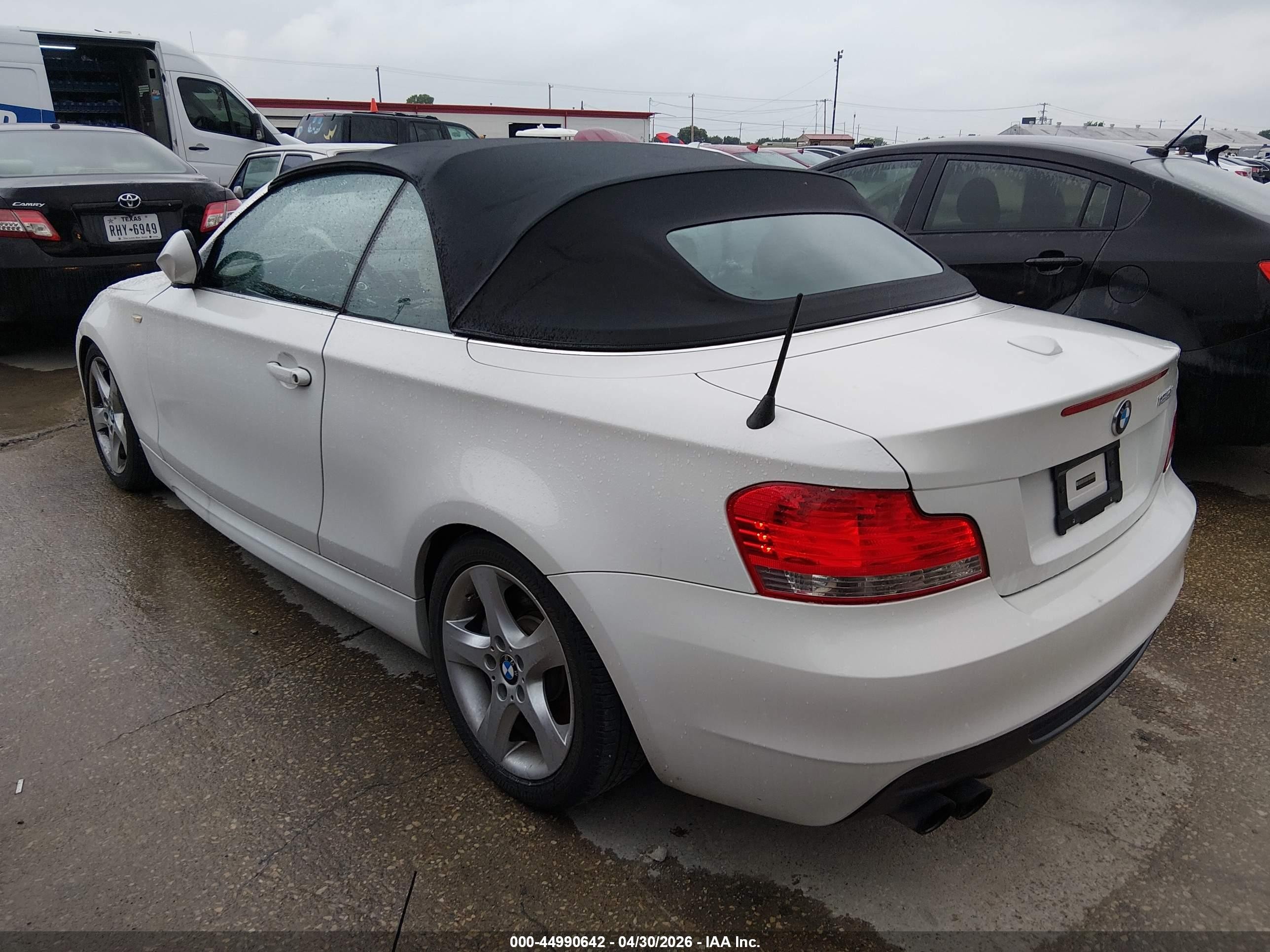 2011 Bmw 135i   White vin: WBAUN7C59BVM25500