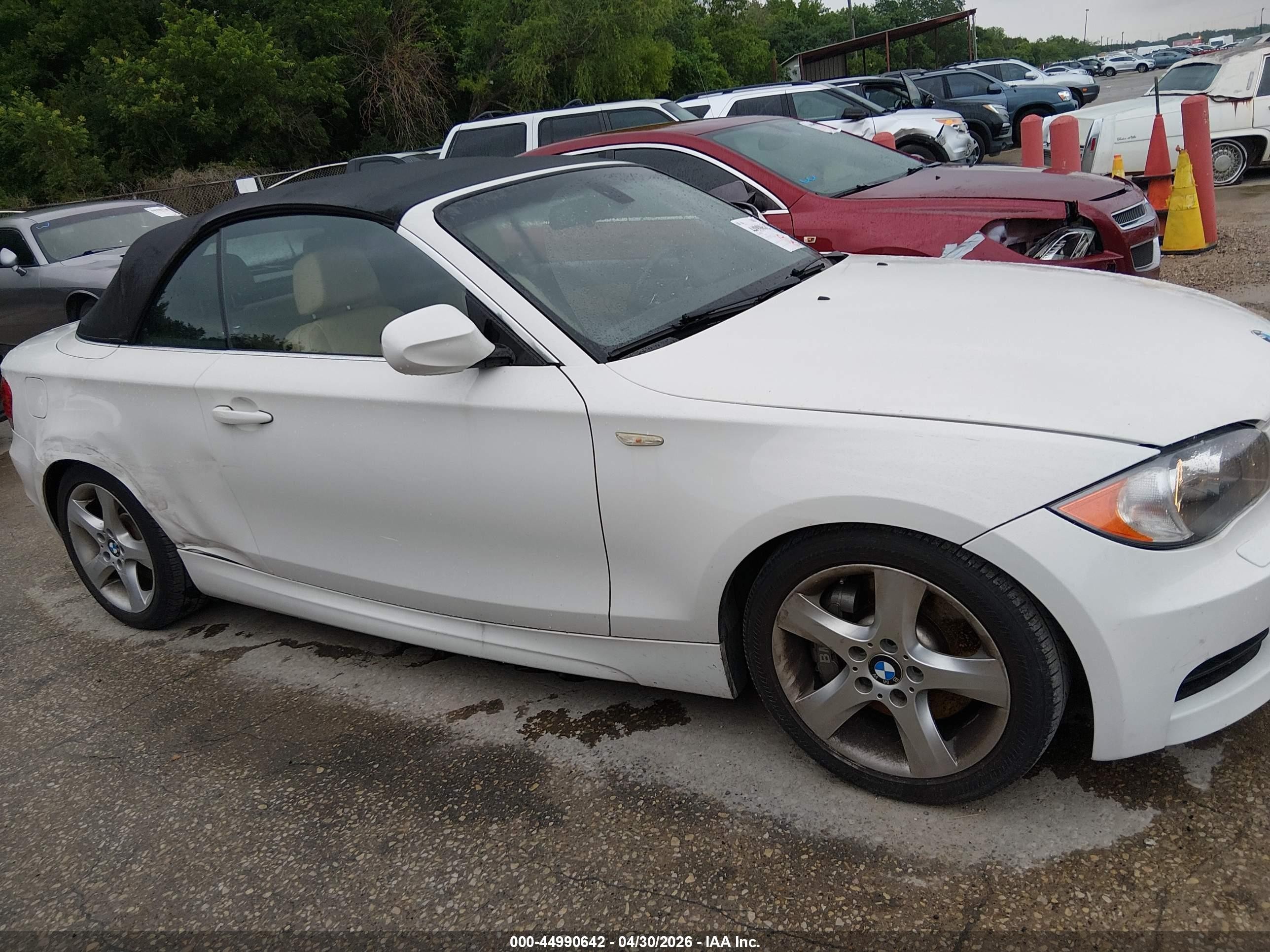 2011 Bmw 135i   White vin: WBAUN7C59BVM25500