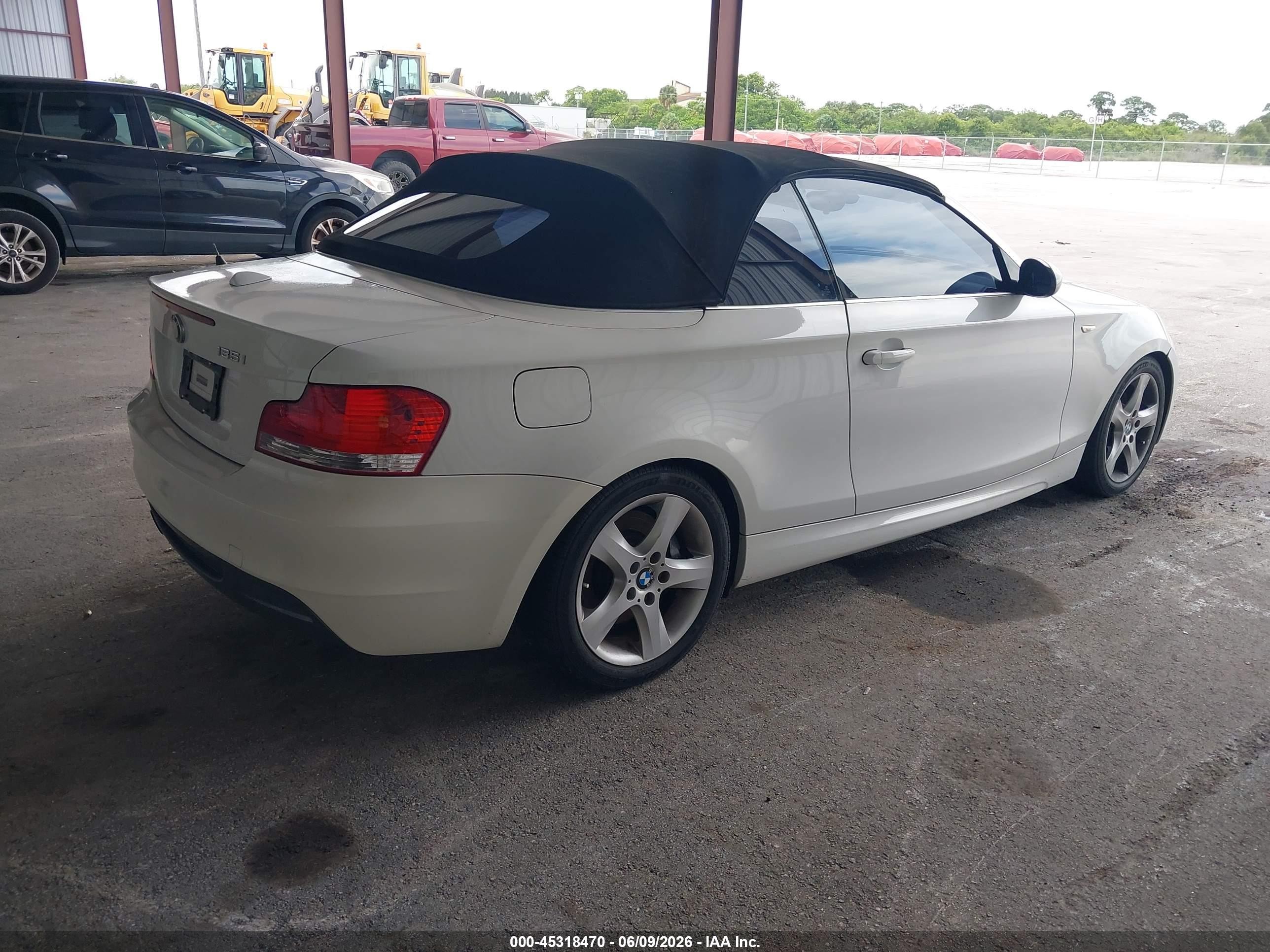 2008 Bmw 135i   White vin: WBAUN93508VF54989