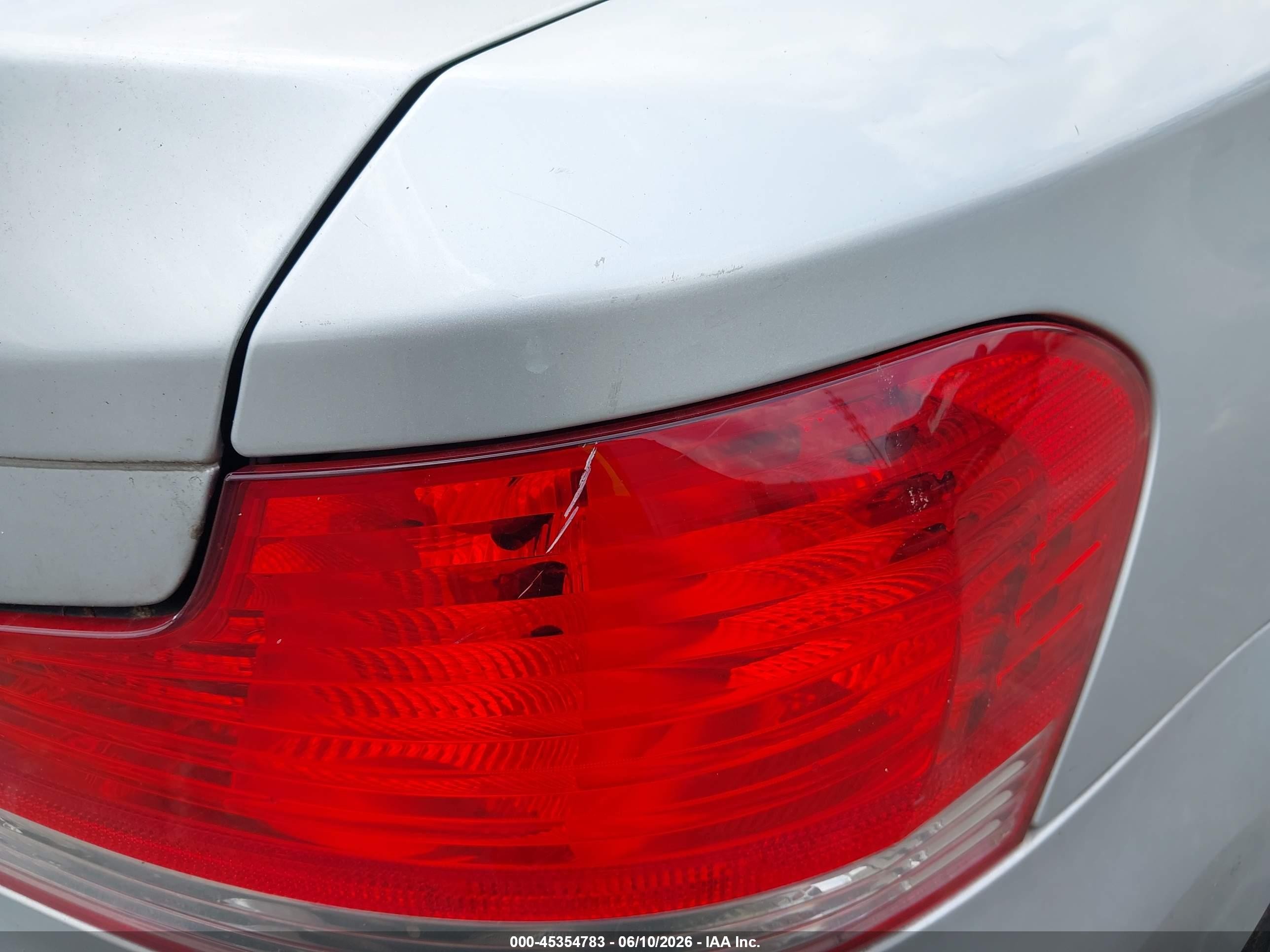 2009 Bmw 135i   White vin: WBAUN93519VK40069