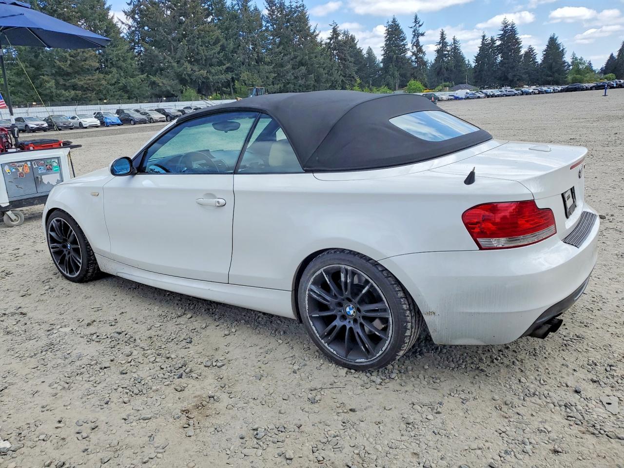 2009 Bmw 135 I Белый vin: WBAUN93539VK40042