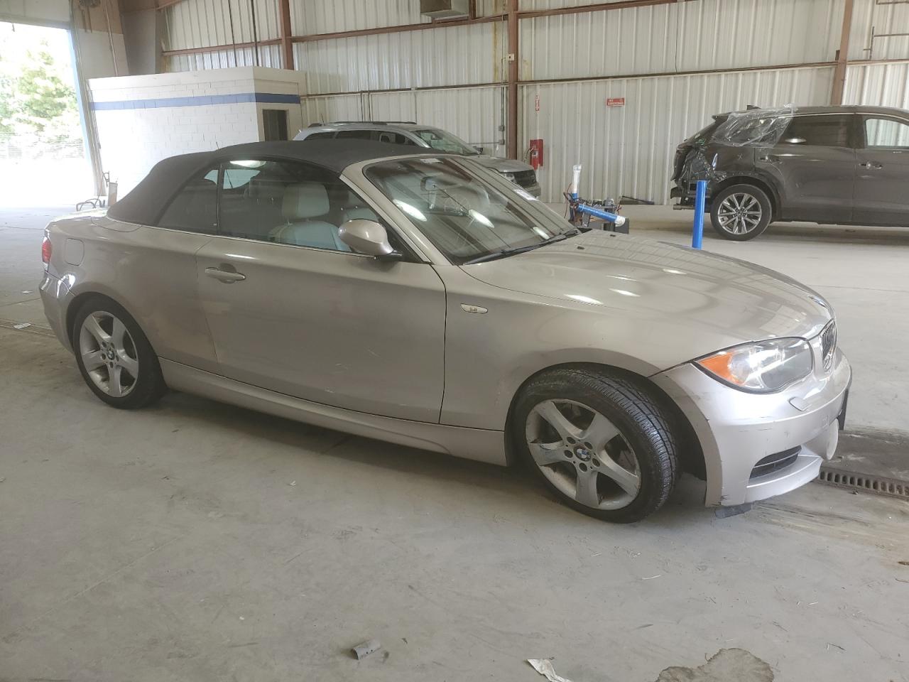 2009 Bmw 135 I Beige vin: WBAUN93539VK40185