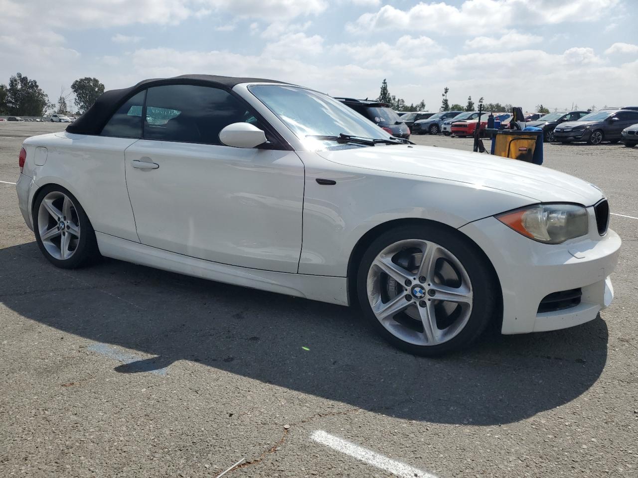 2009 Bmw 135 I Белый vin: WBAUN93549VK40406