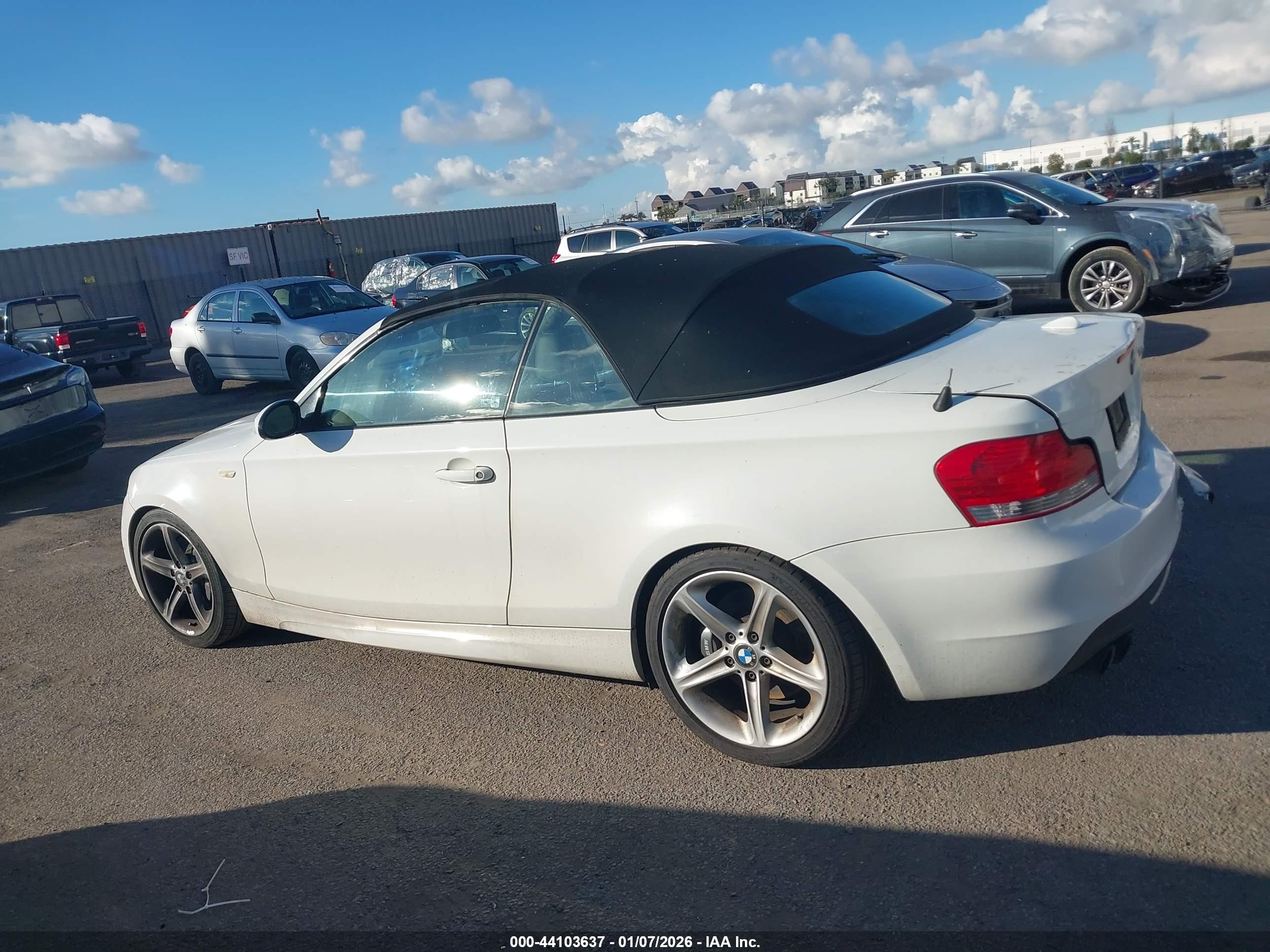 2009 Bmw 135i   White vin: WBAUN93579VK40626