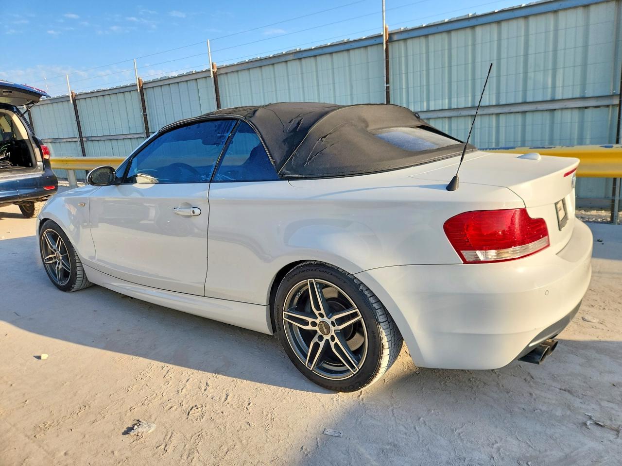 2009 Bmw 135 I Белый vin: WBAUN93589VK41199