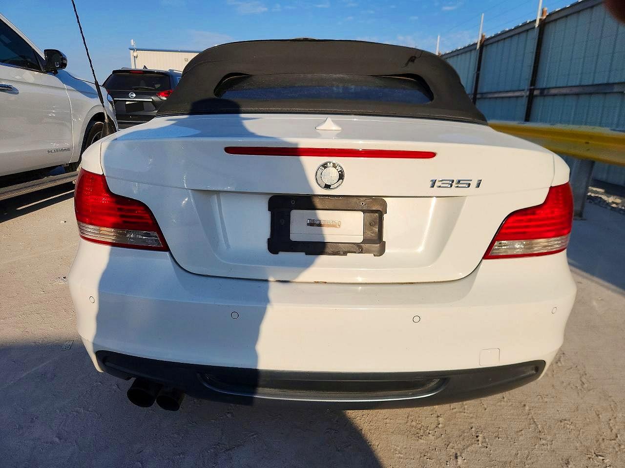 2009 Bmw 135 I Белый vin: WBAUN93589VK41199