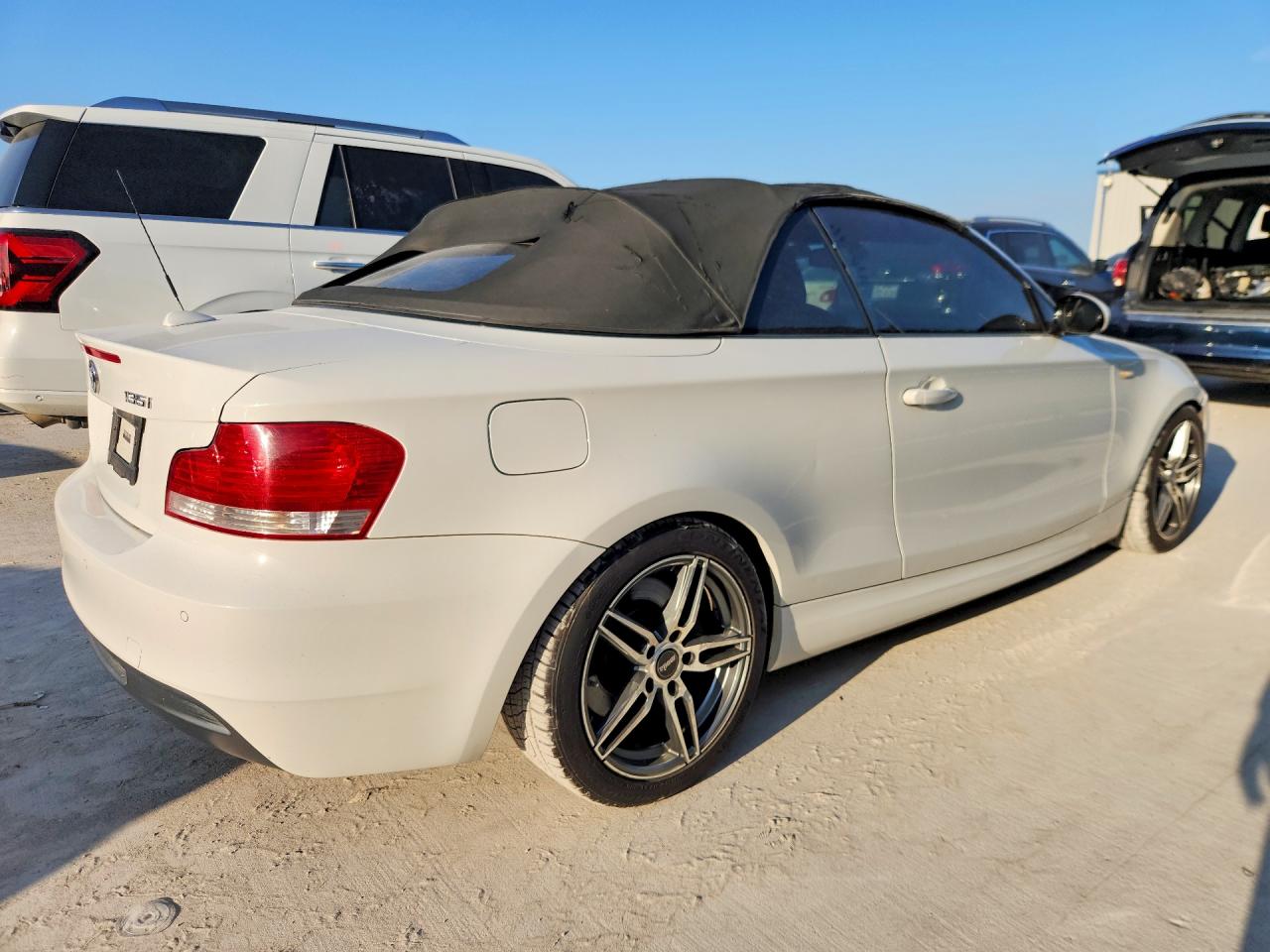 2009 Bmw 135 I Белый vin: WBAUN93589VK41199
