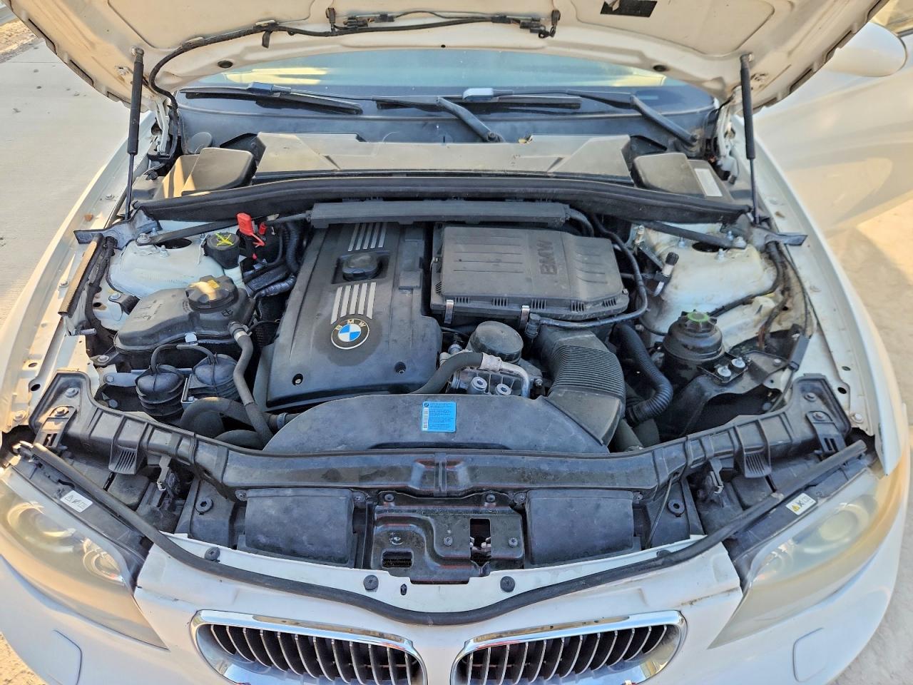 2009 Bmw 135 I Белый vin: WBAUN93589VK41199