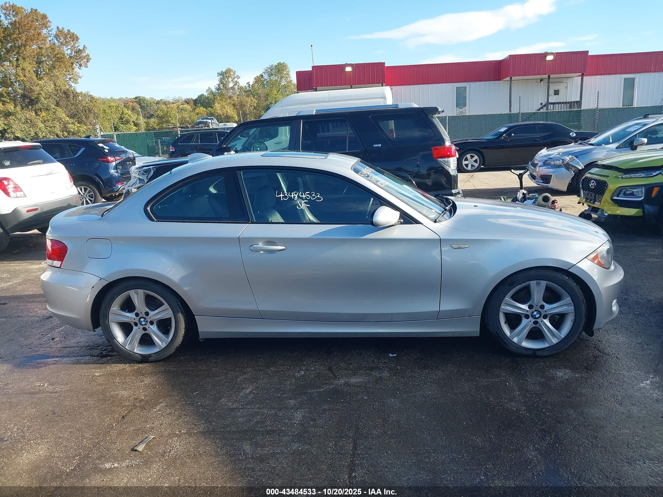 2009 Bmw 128i   Silver vin: WBAUP73509VK76334