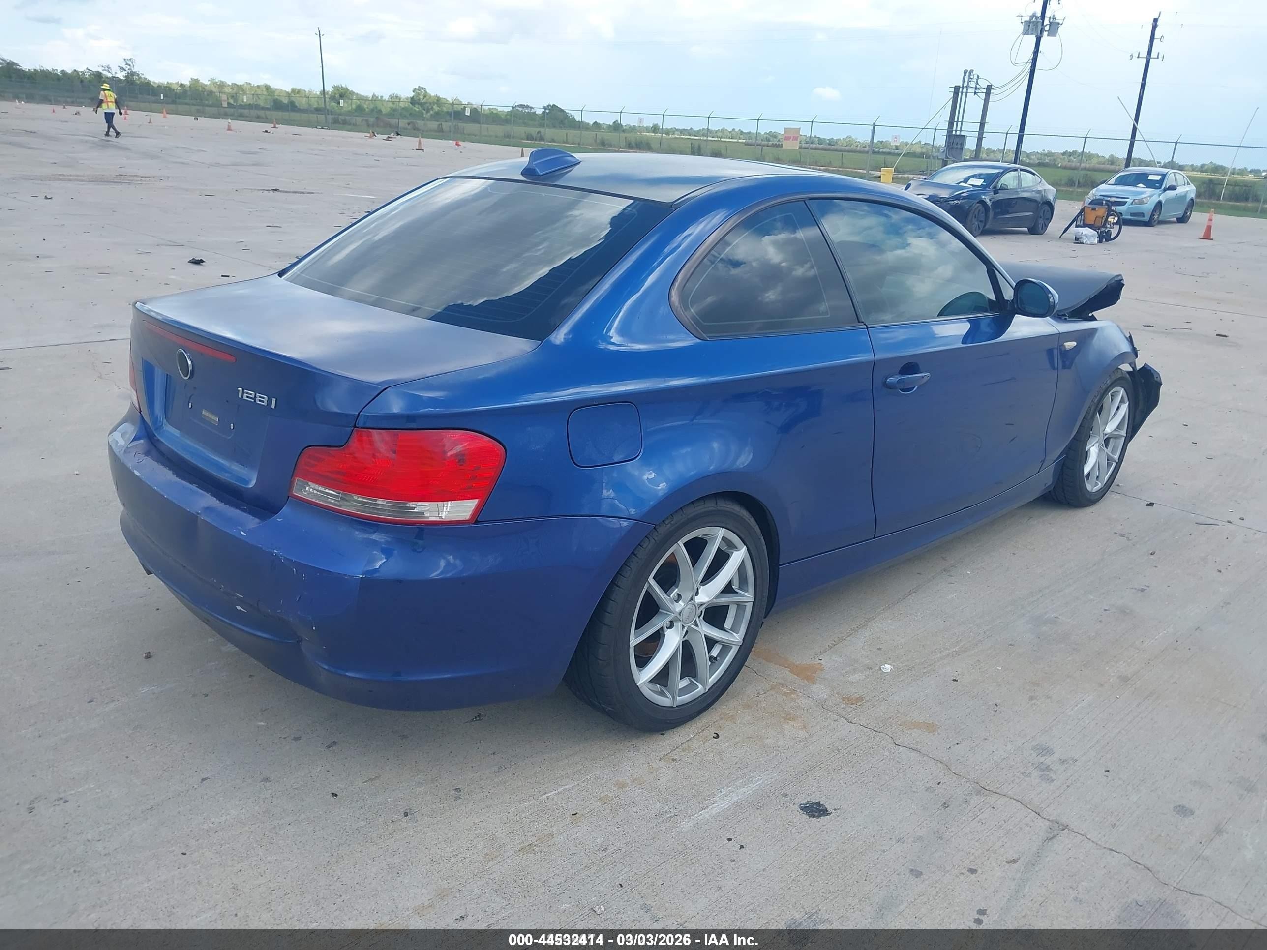 2008 Bmw 128i   Синий vin: WBAUP73538VF09110