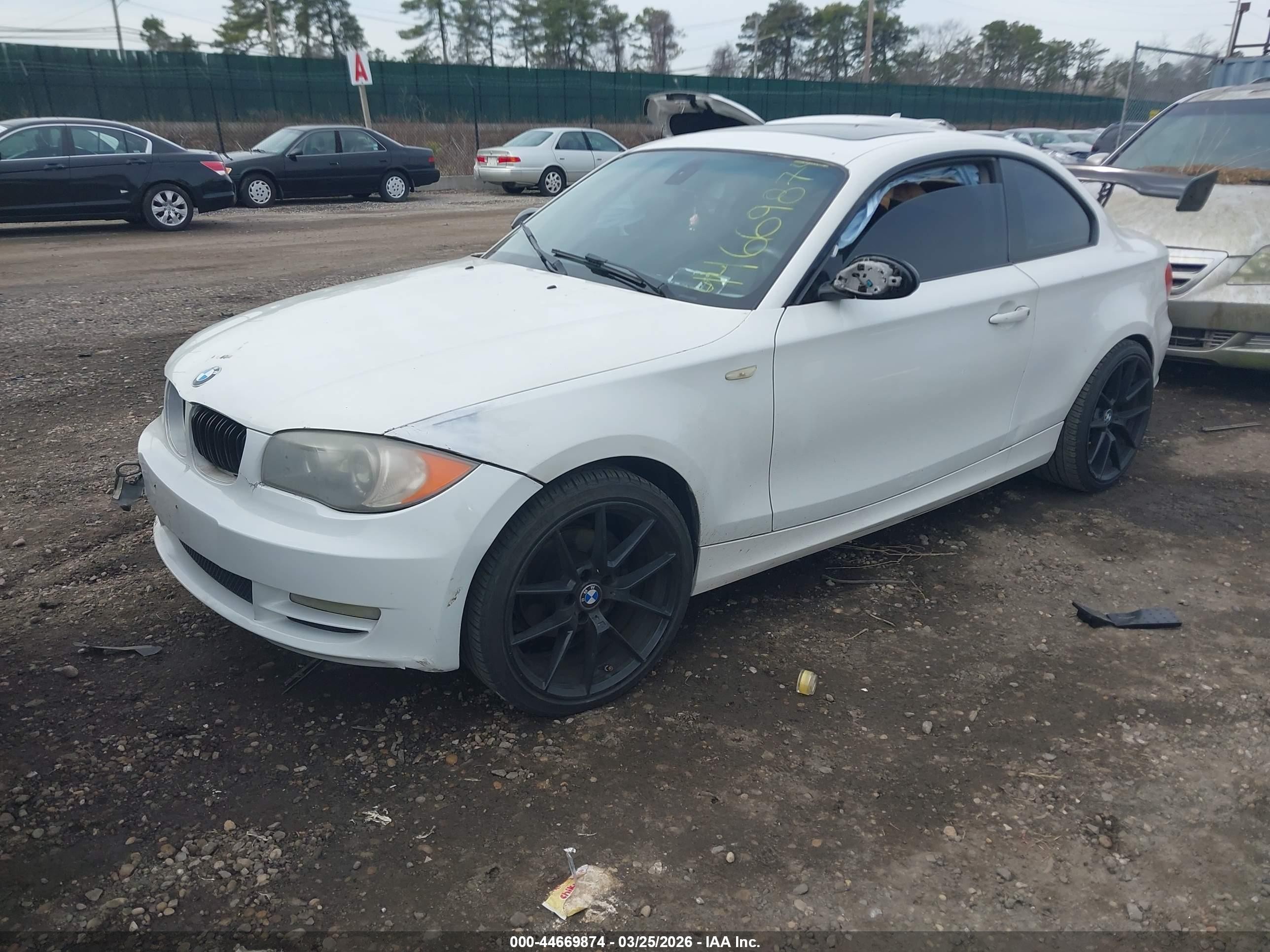 2009 Bmw 128i   White vin: WBAUP73559VK75017