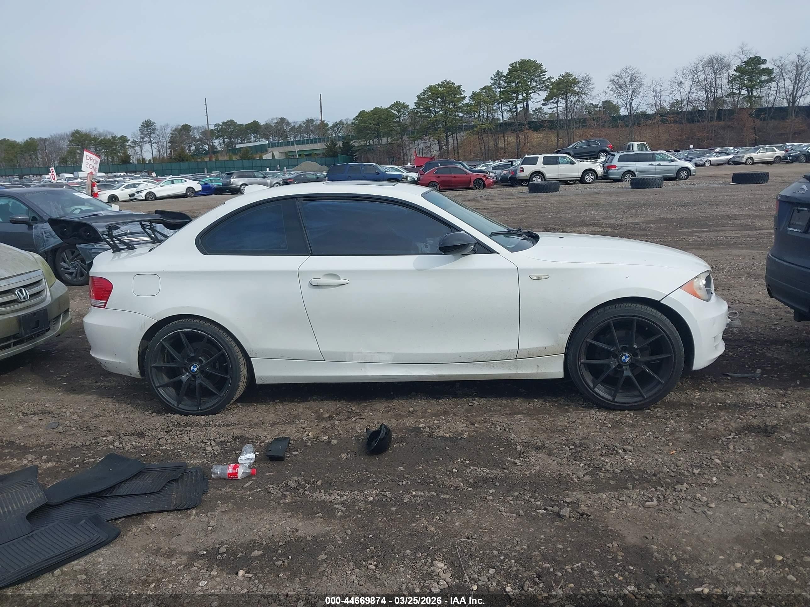 2009 Bmw 128i   White vin: WBAUP73559VK75017